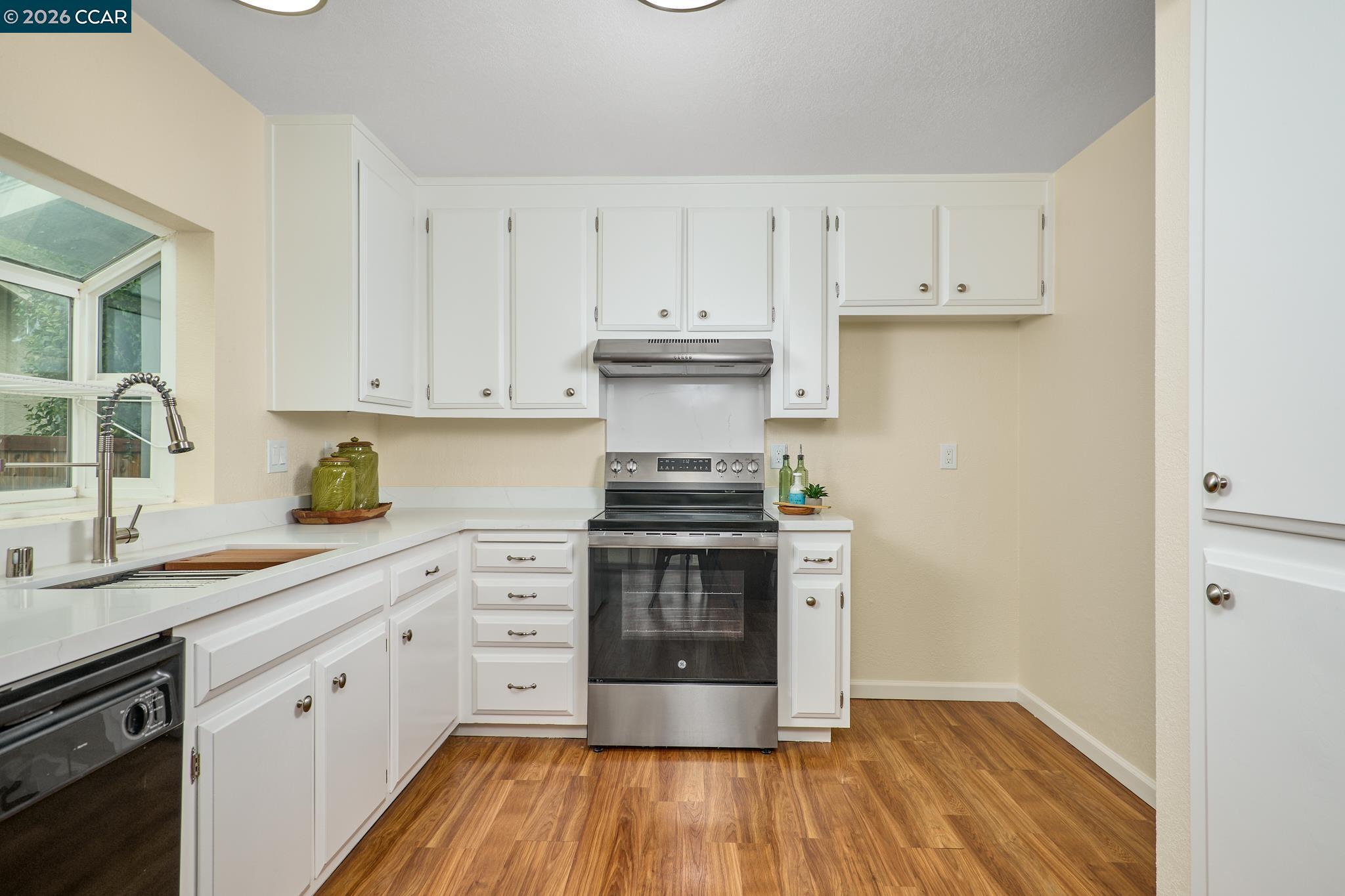 Detail Gallery Image 7 of 21 For 884 Serrana Ct, Pittsburg,  CA 94565 - 3 Beds | 1 Baths