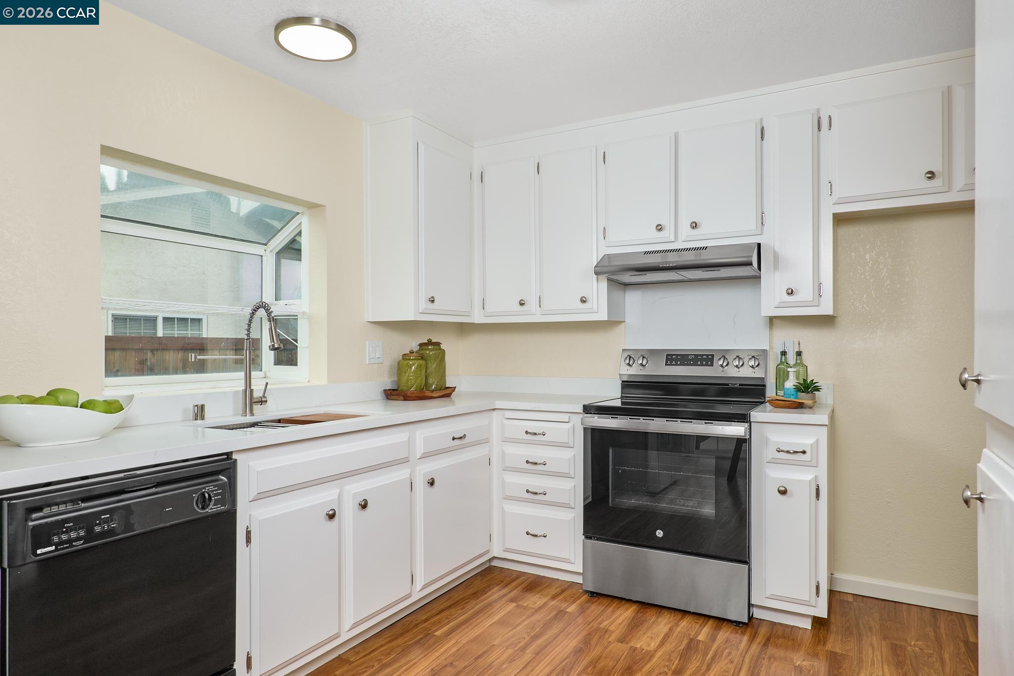 Detail Gallery Image 8 of 21 For 884 Serrana Ct, Pittsburg,  CA 94565 - 3 Beds | 1 Baths