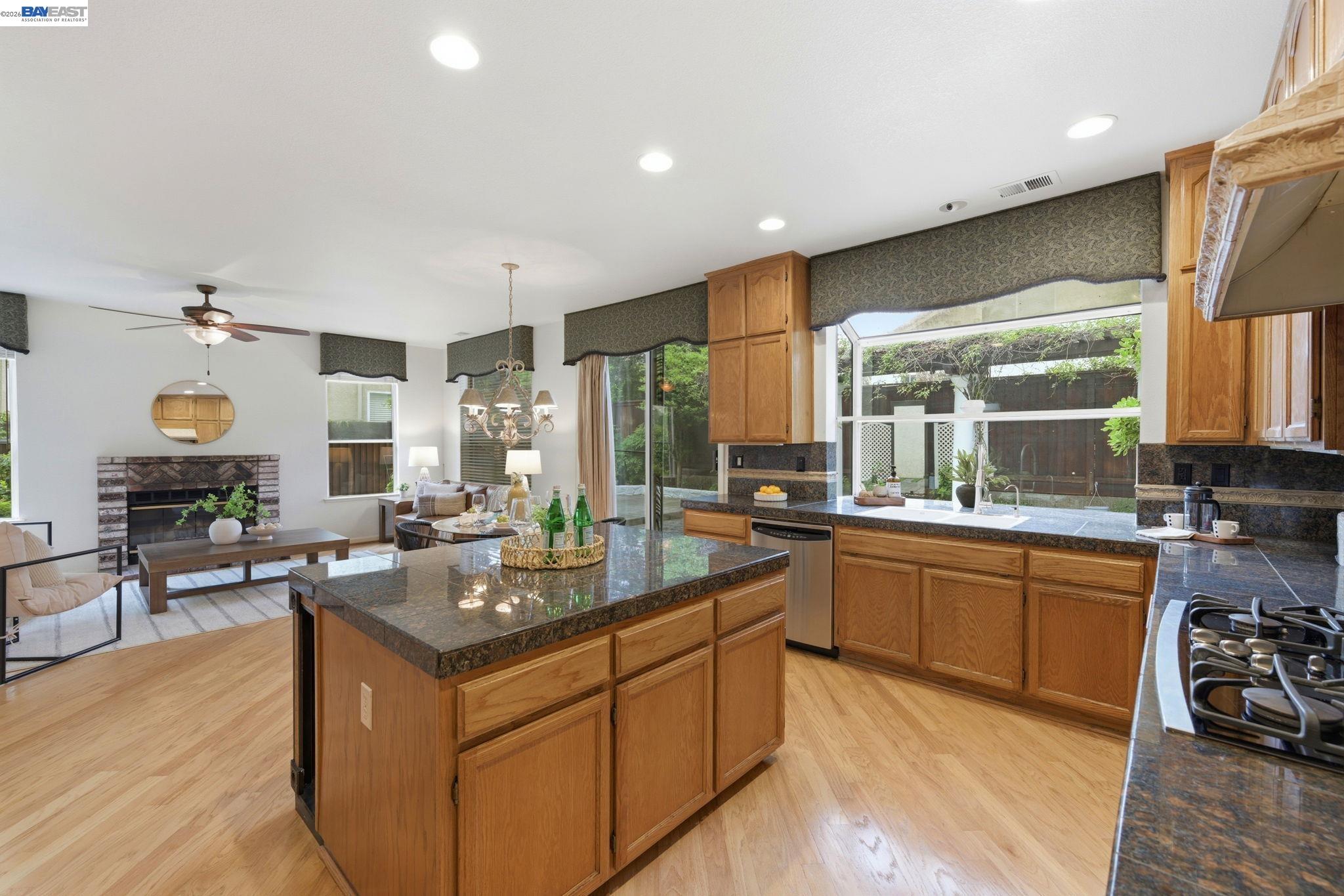 Detail Gallery Image 12 of 43 For 2260 Redington Dr, Tracy,  CA 95377 - 4 Beds | 3 Baths