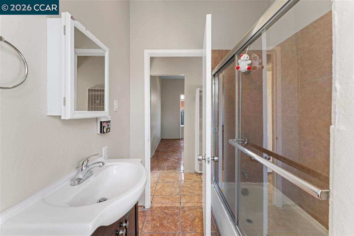 Detail Gallery Image 12 of 32 For 747 9th St, Richmond,  CA 94801 - 3 Beds | 1 Baths