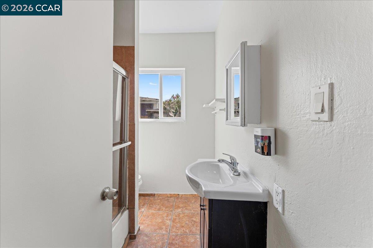 Detail Gallery Image 13 of 32 For 747 9th St, Richmond,  CA 94801 - 3 Beds | 1 Baths