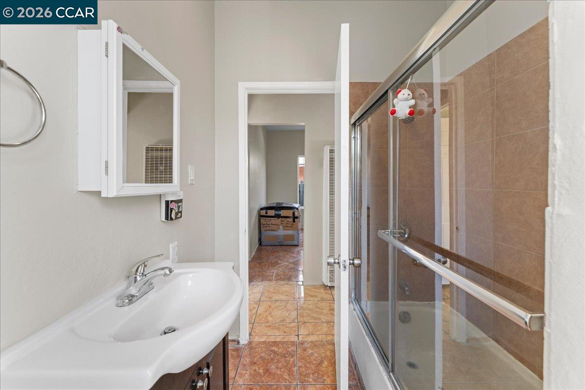 Detail Gallery Image 14 of 32 For 747 9th St, Richmond,  CA 94801 - 3 Beds | 1 Baths