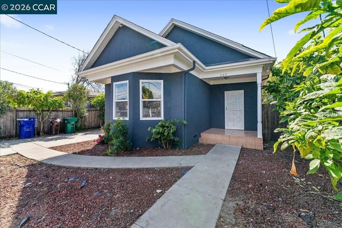 Detail Gallery Image 3 of 32 For 747 9th St, Richmond,  CA 94801 - 3 Beds | 1 Baths