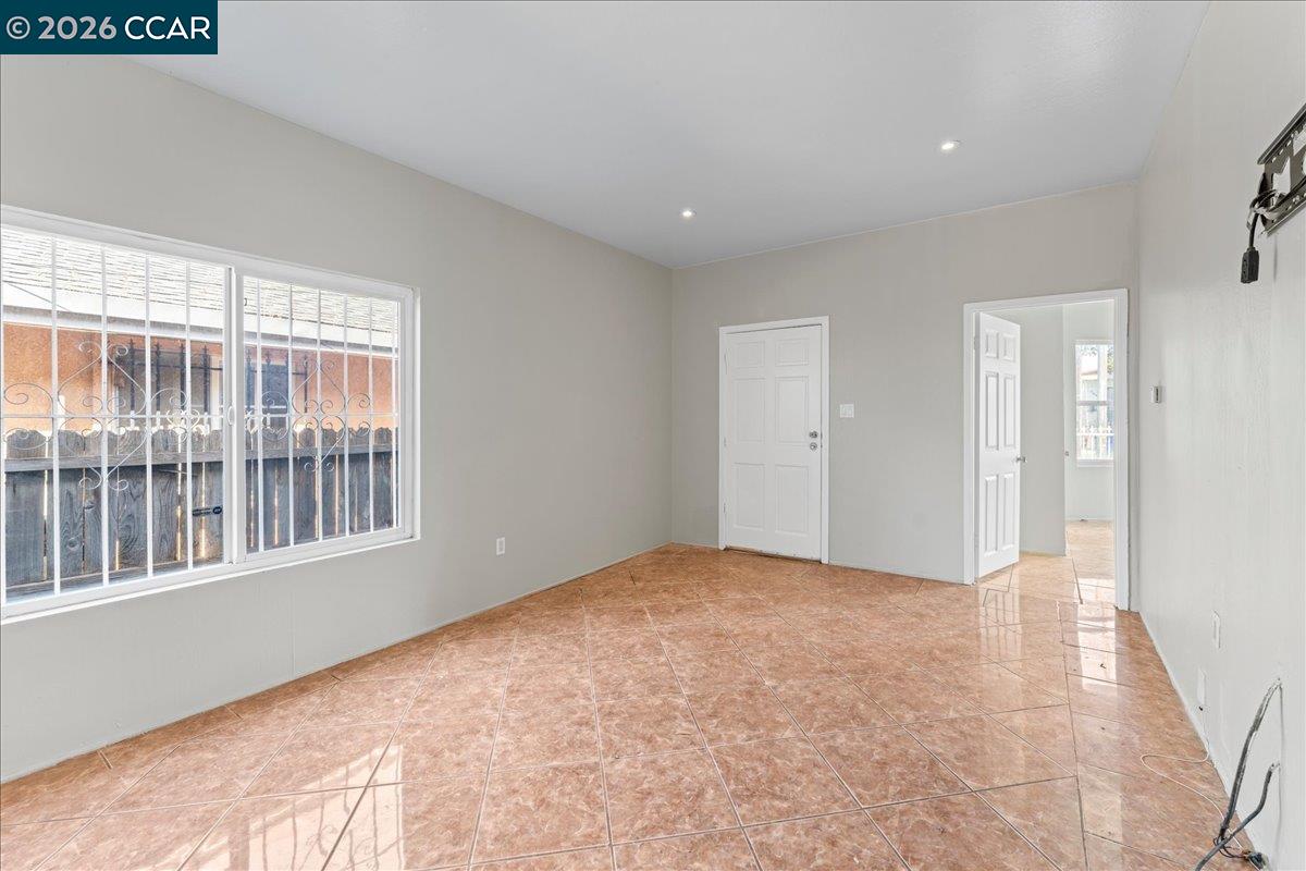 Detail Gallery Image 4 of 32 For 747 9th St, Richmond,  CA 94801 - 3 Beds | 1 Baths