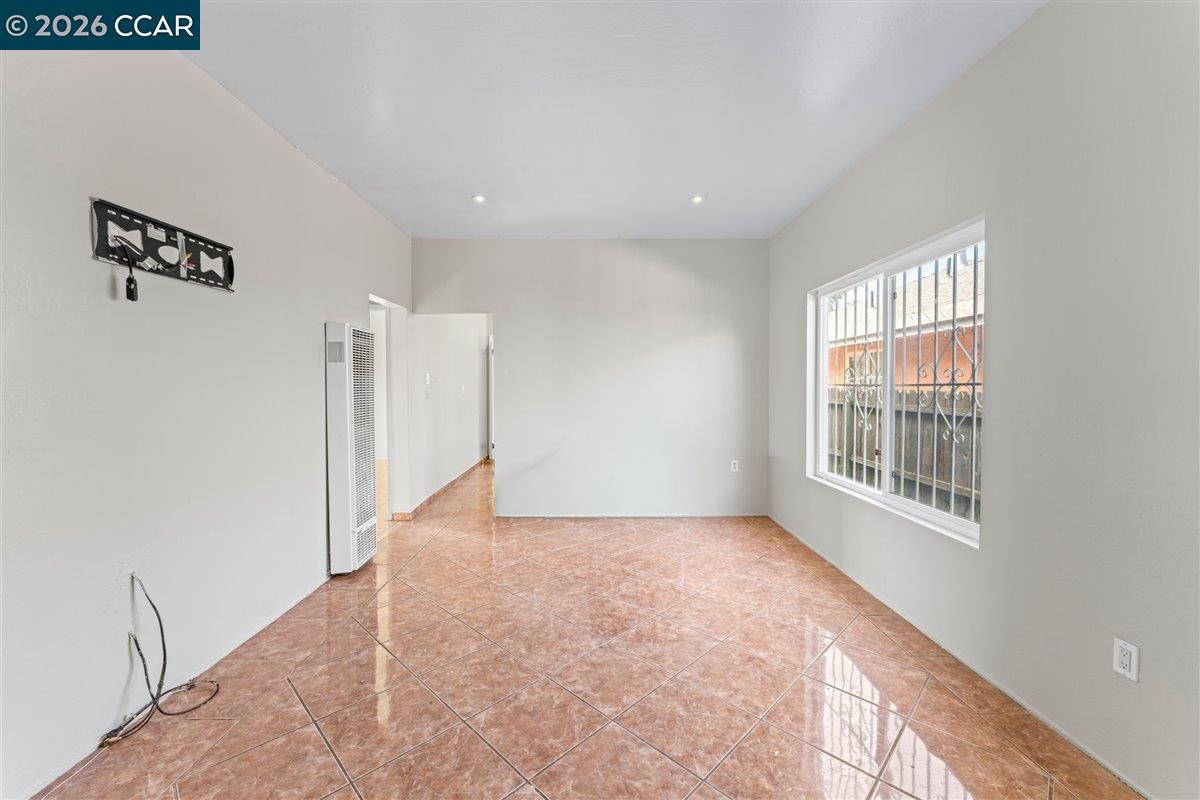 Detail Gallery Image 5 of 32 For 747 9th St, Richmond,  CA 94801 - 3 Beds | 1 Baths