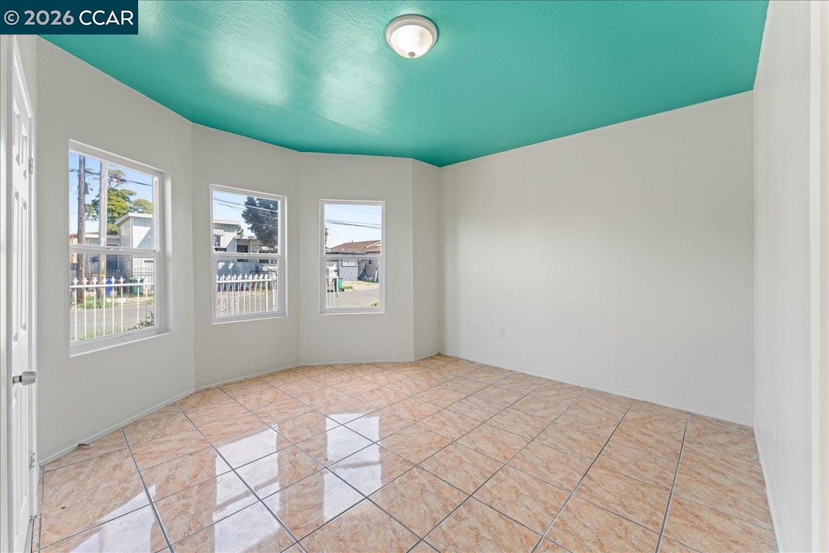 Detail Gallery Image 7 of 32 For 747 9th St, Richmond,  CA 94801 - 3 Beds | 1 Baths