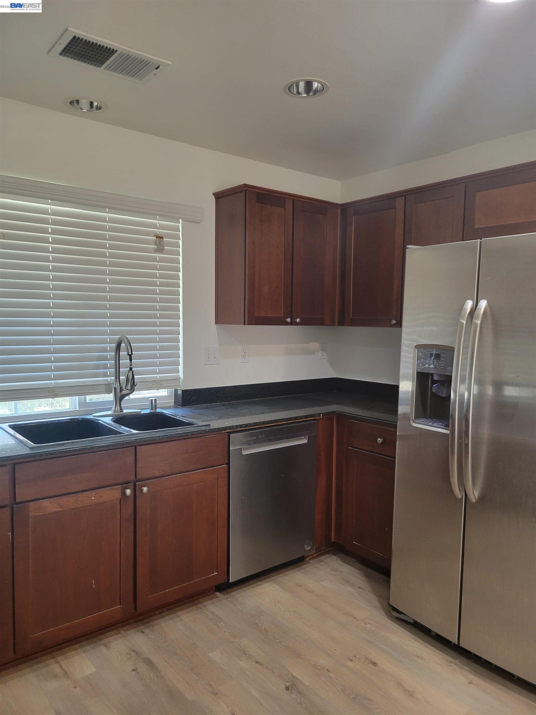 Detail Gallery Image 16 of 49 For 313 Turnstone Cir, Pittsburg,  CA 94565 - 5 Beds | 2/1 Baths