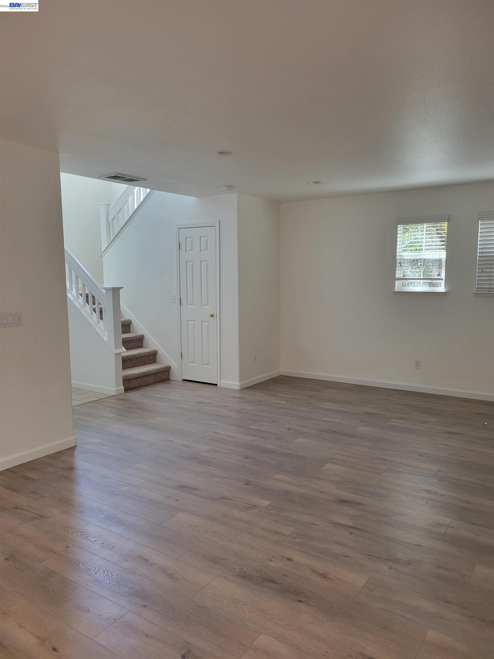 Detail Gallery Image 20 of 49 For 313 Turnstone Cir, Pittsburg,  CA 94565 - 5 Beds | 2/1 Baths