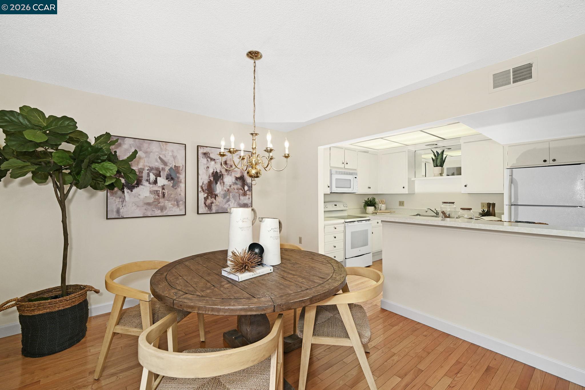 Photo #6: 41129485 Listing: Photo #6