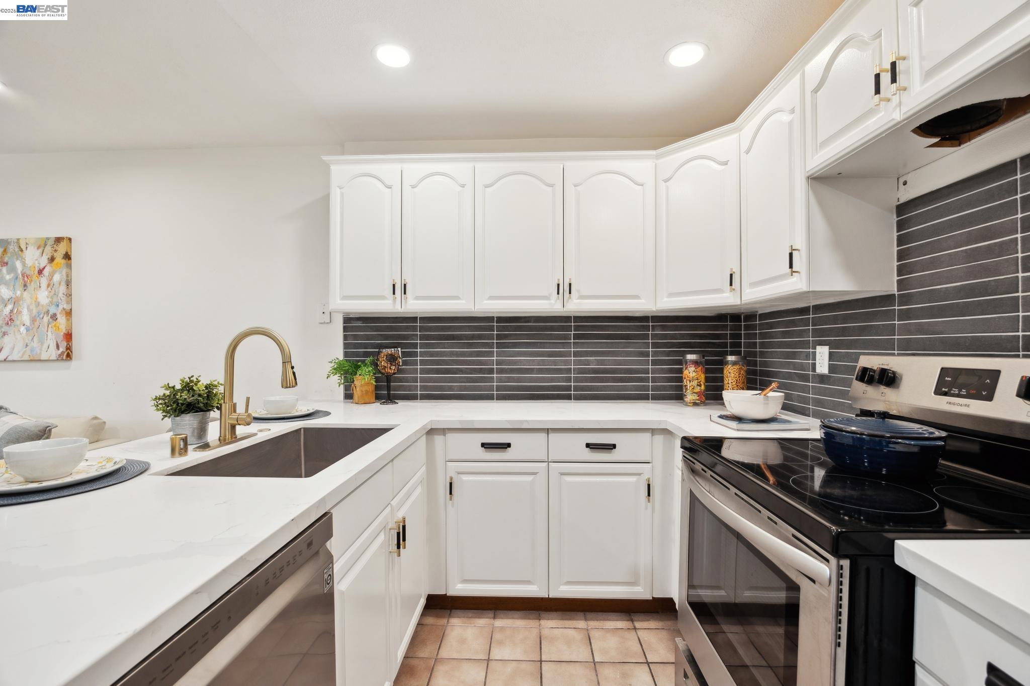 Photo #3: 41129487 Listing: Photo #3