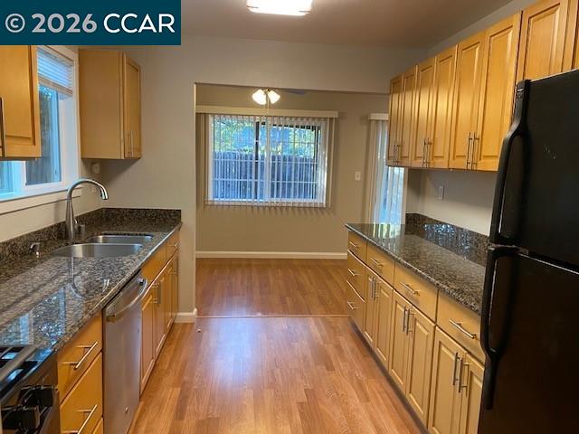 Detail Gallery Image 4 of 12 For 2182 Marsh Ave, Pittsburg,  CA 94565 - 3 Beds | 1/1 Baths