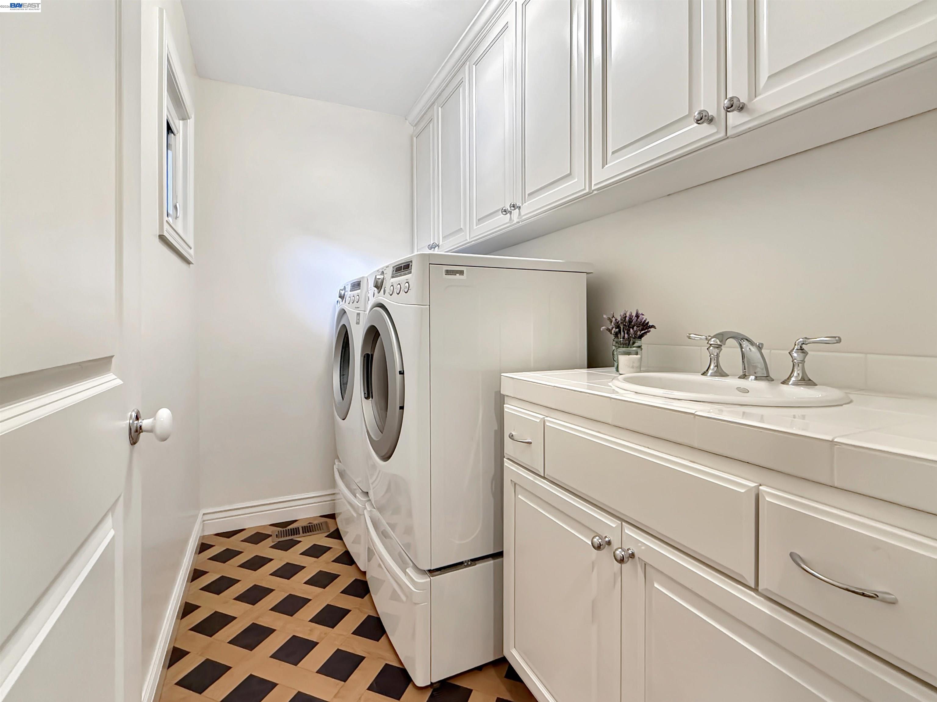 Detail Gallery Image 11 of 30 For 1209 Rimer Dr, Moraga,  CA 94556 - 4 Beds | 3 Baths