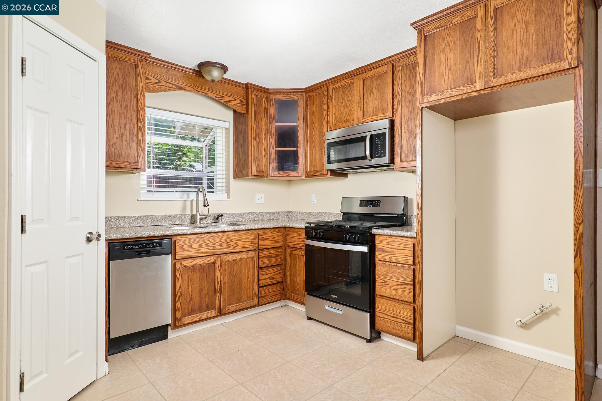 Detail Gallery Image 2 of 18 For 3631 Quinn Way, North Highlands,  CA 95660 - 3 Beds | 1/1 Baths