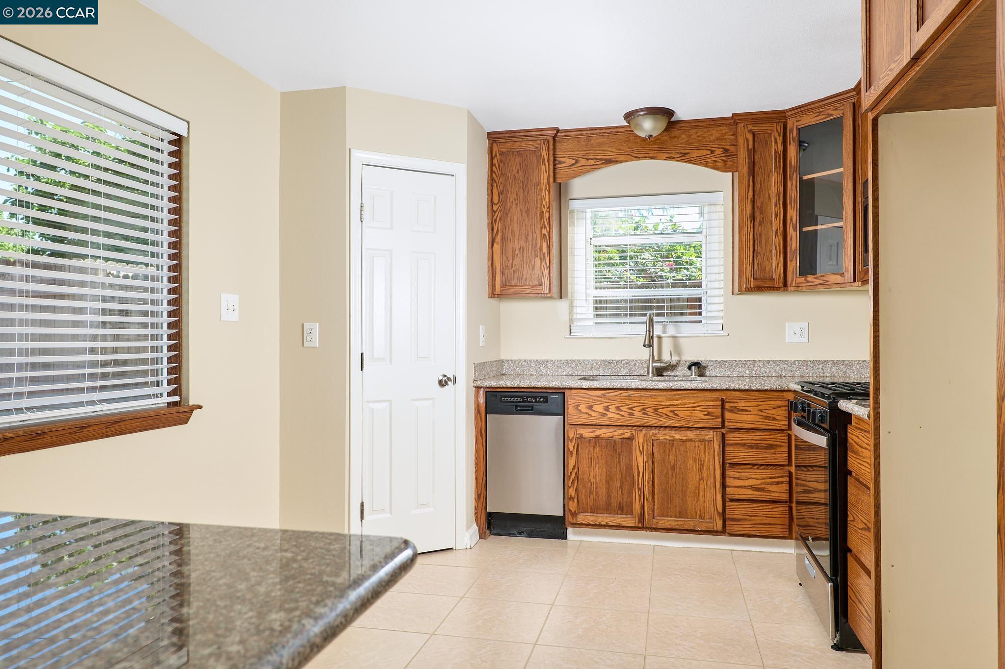 Detail Gallery Image 3 of 18 For 3631 Quinn Way, North Highlands,  CA 95660 - 3 Beds | 1/1 Baths