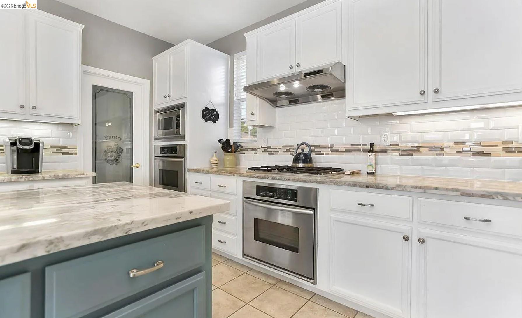 Detail Gallery Image 4 of 31 For 3251 Lookout Point Loop, Discovery Bay,  CA 94505 - 4 Beds | 2/1 Baths