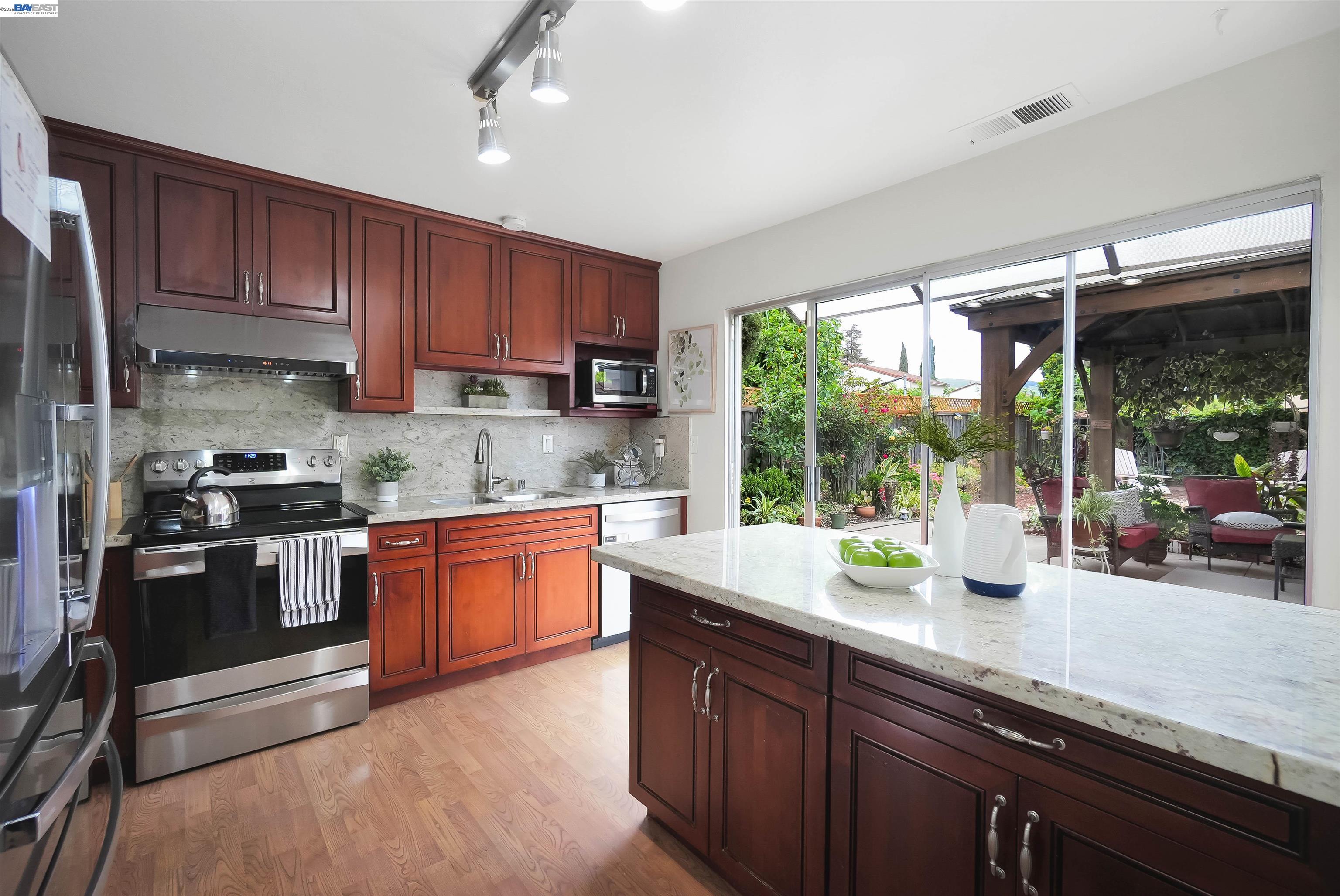 Detail Gallery Image 19 of 57 For 28256 Karn Drive, Hayward,  CA 94544 - 3 Beds | 2/1 Baths