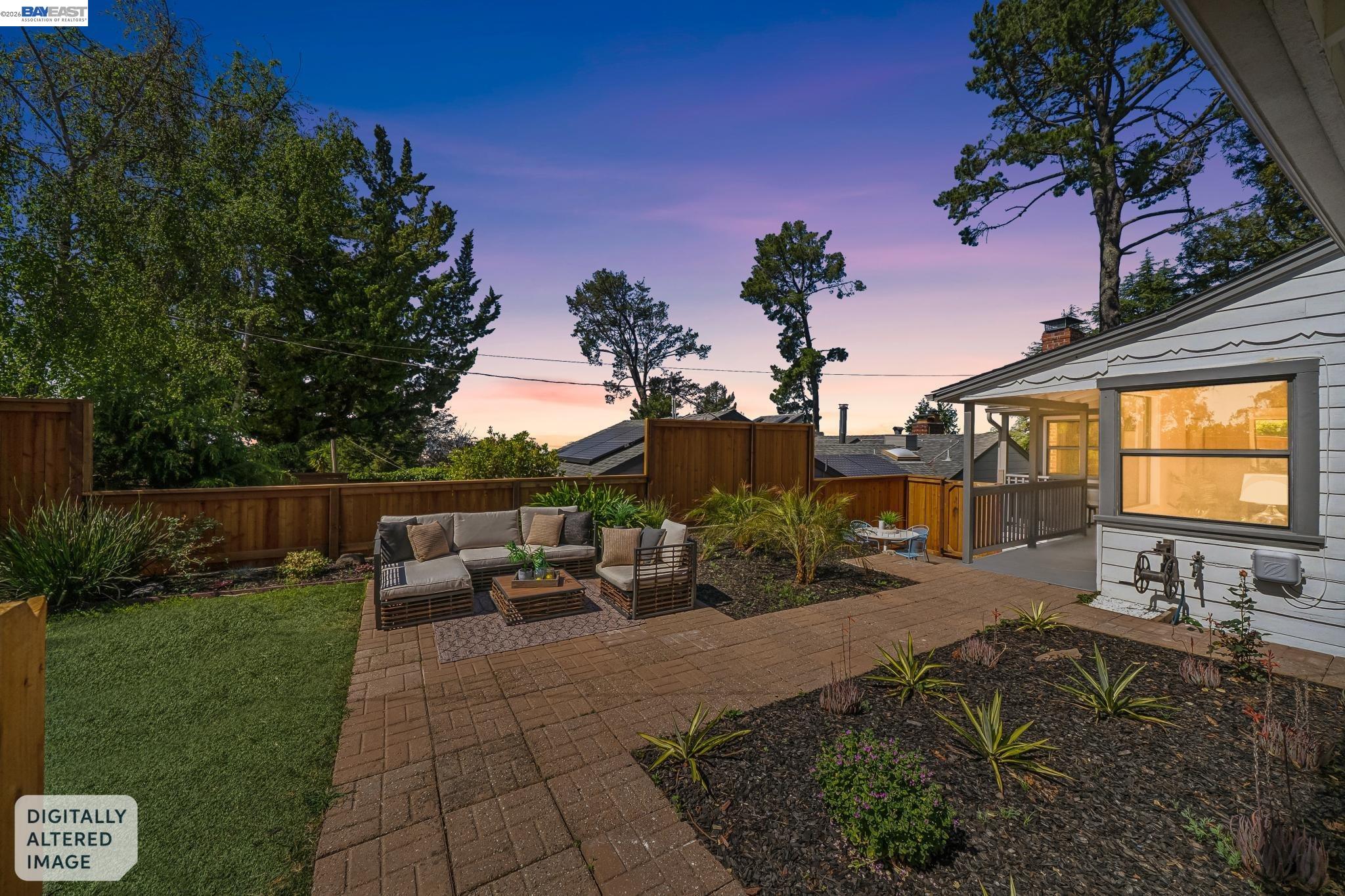 Detail Gallery Image 2 of 60 For 39 Chatsworth Ct, Oakland,  CA 94611 - 4 Beds | 2 Baths