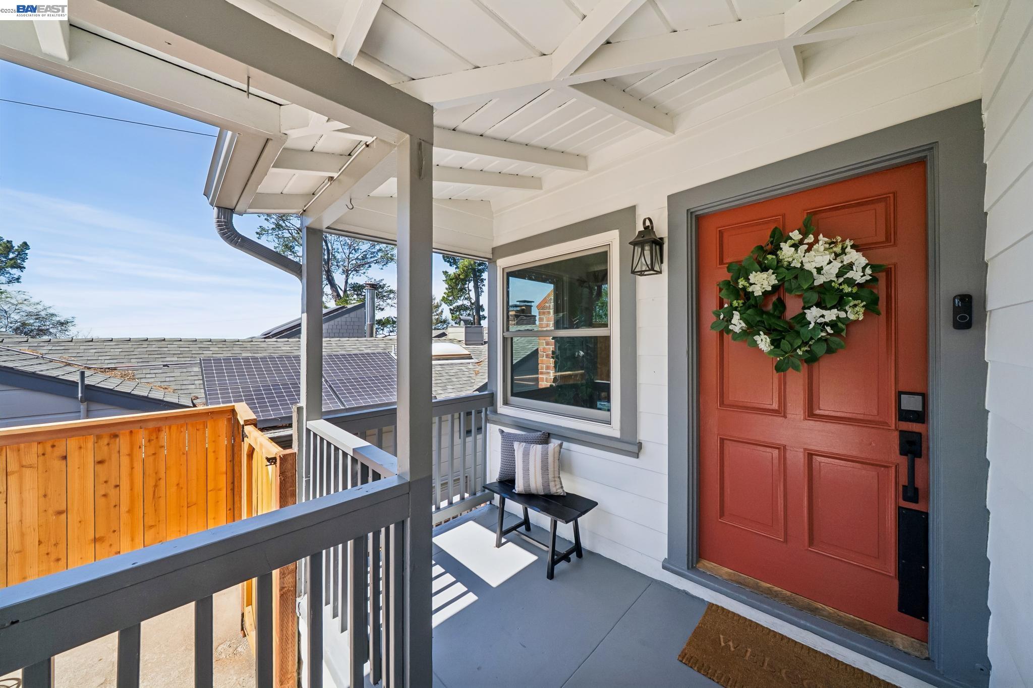 Detail Gallery Image 14 of 60 For 39 Chatsworth Ct, Oakland,  CA 94611 - 4 Beds | 2 Baths