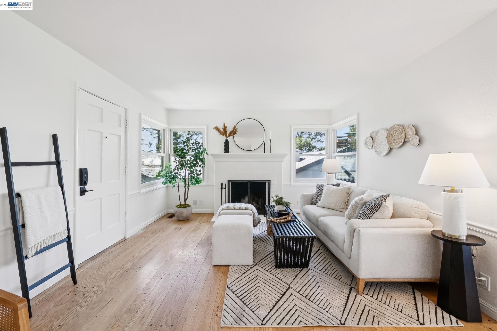 Detail Gallery Image 19 of 60 For 39 Chatsworth Ct, Oakland,  CA 94611 - 4 Beds | 2 Baths