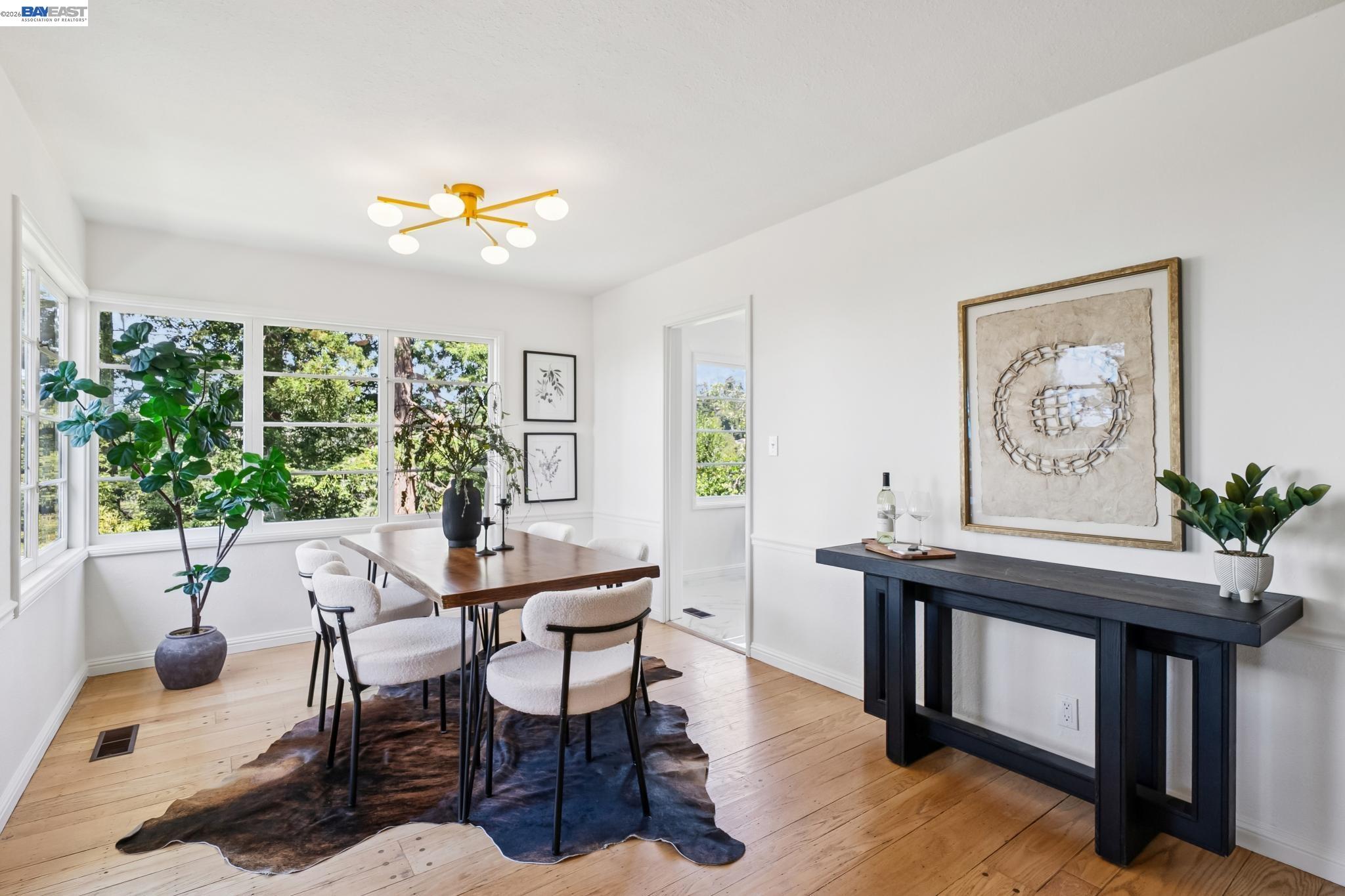 Detail Gallery Image 23 of 60 For 39 Chatsworth Ct, Oakland,  CA 94611 - 4 Beds | 2 Baths