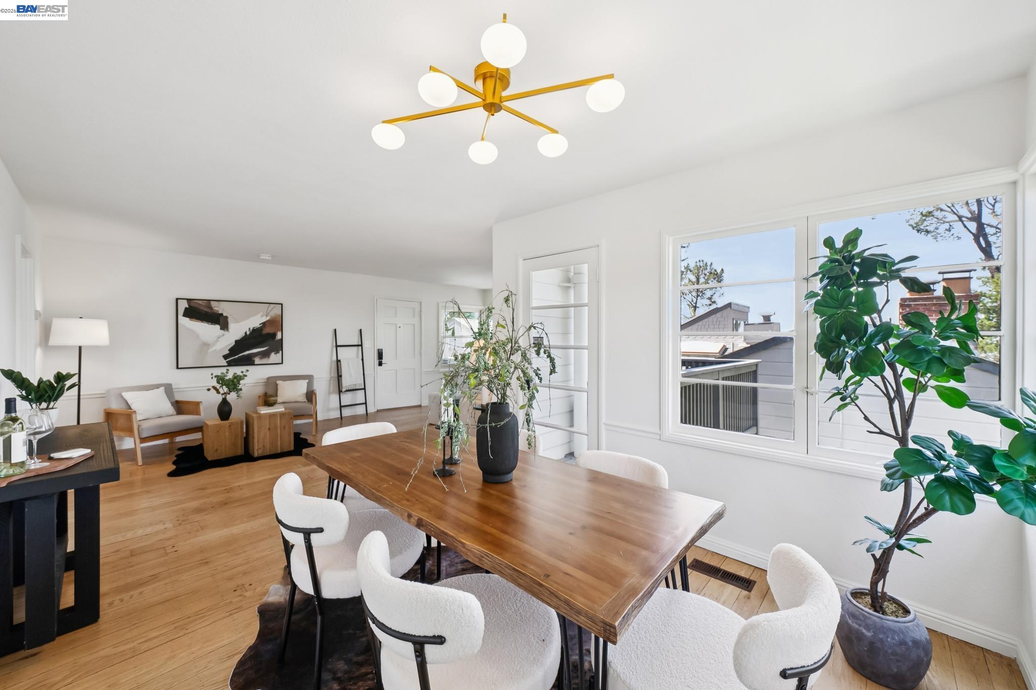 Detail Gallery Image 25 of 60 For 39 Chatsworth Ct, Oakland,  CA 94611 - 4 Beds | 2 Baths