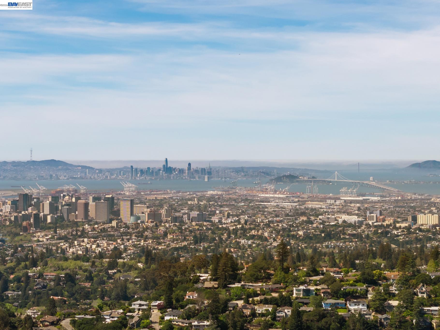 Detail Gallery Image 4 of 60 For 39 Chatsworth Ct, Oakland,  CA 94611 - 4 Beds | 2 Baths