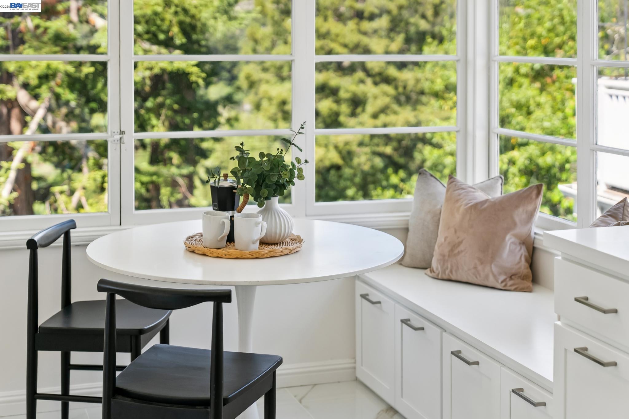 Detail Gallery Image 31 of 60 For 39 Chatsworth Ct, Oakland,  CA 94611 - 4 Beds | 2 Baths