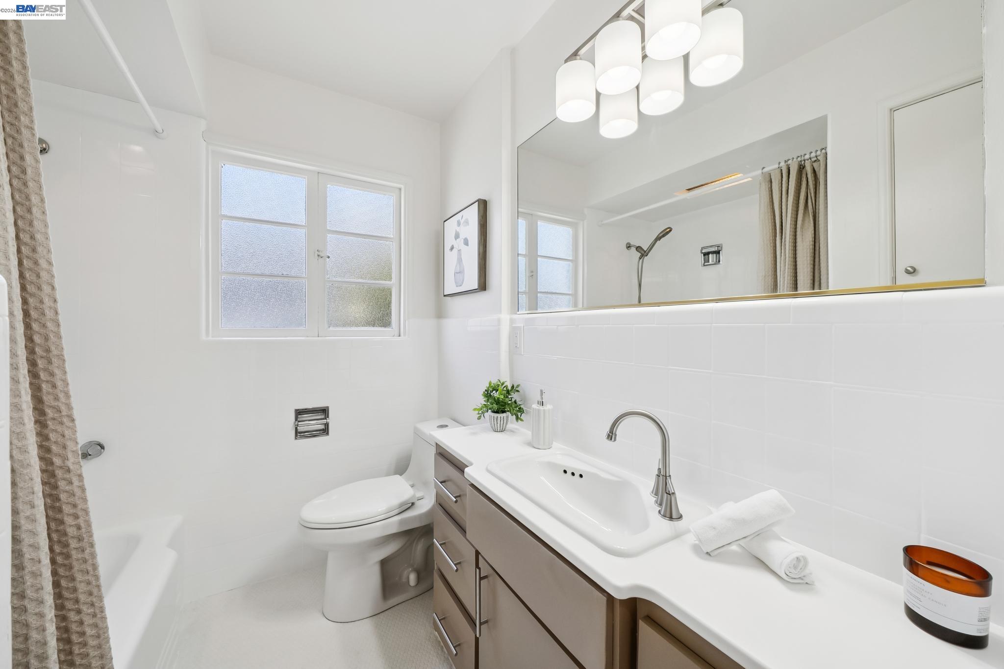 Detail Gallery Image 42 of 60 For 39 Chatsworth Ct, Oakland,  CA 94611 - 4 Beds | 2 Baths