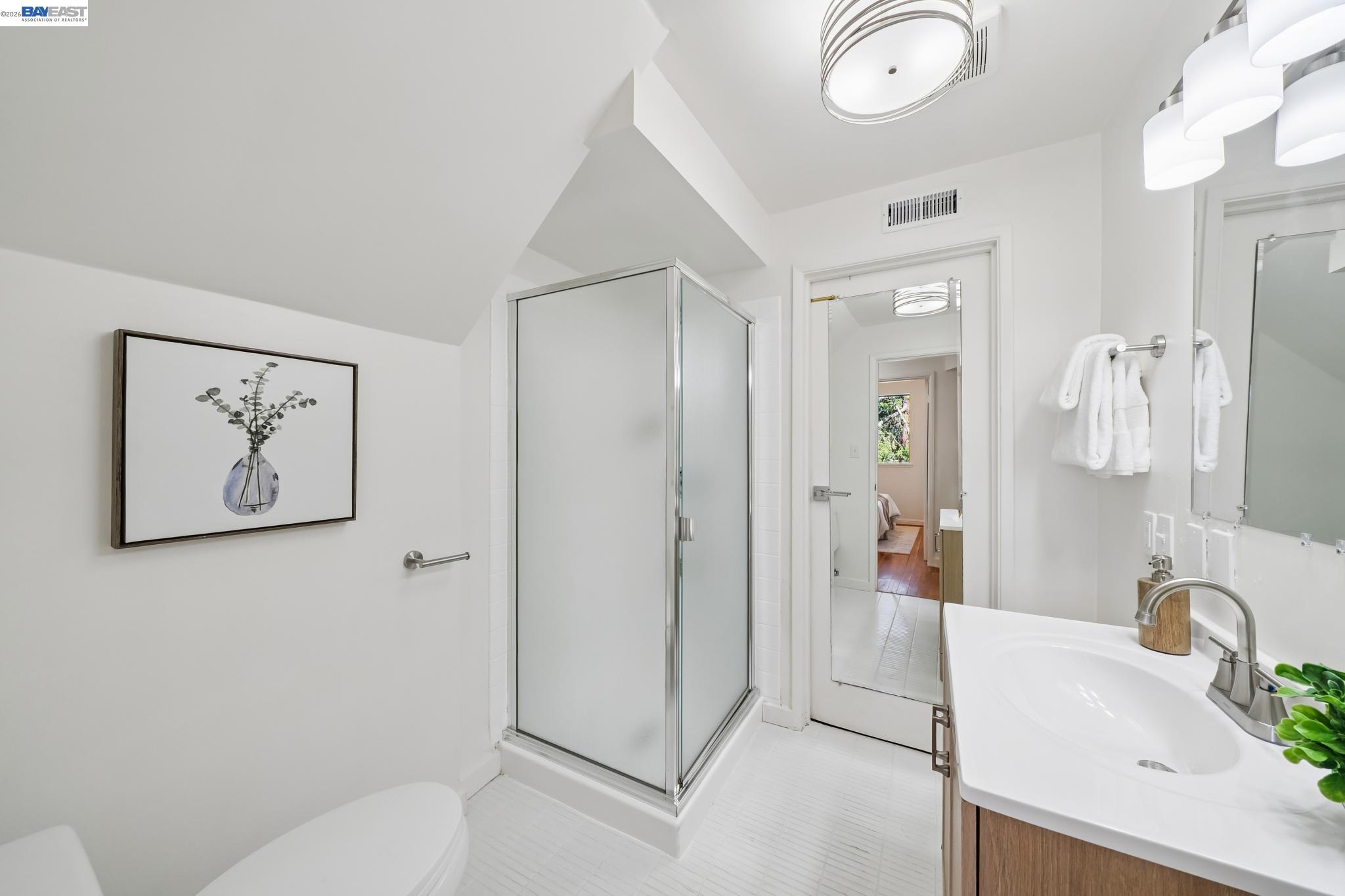 Detail Gallery Image 45 of 60 For 39 Chatsworth Ct, Oakland,  CA 94611 - 4 Beds | 2 Baths