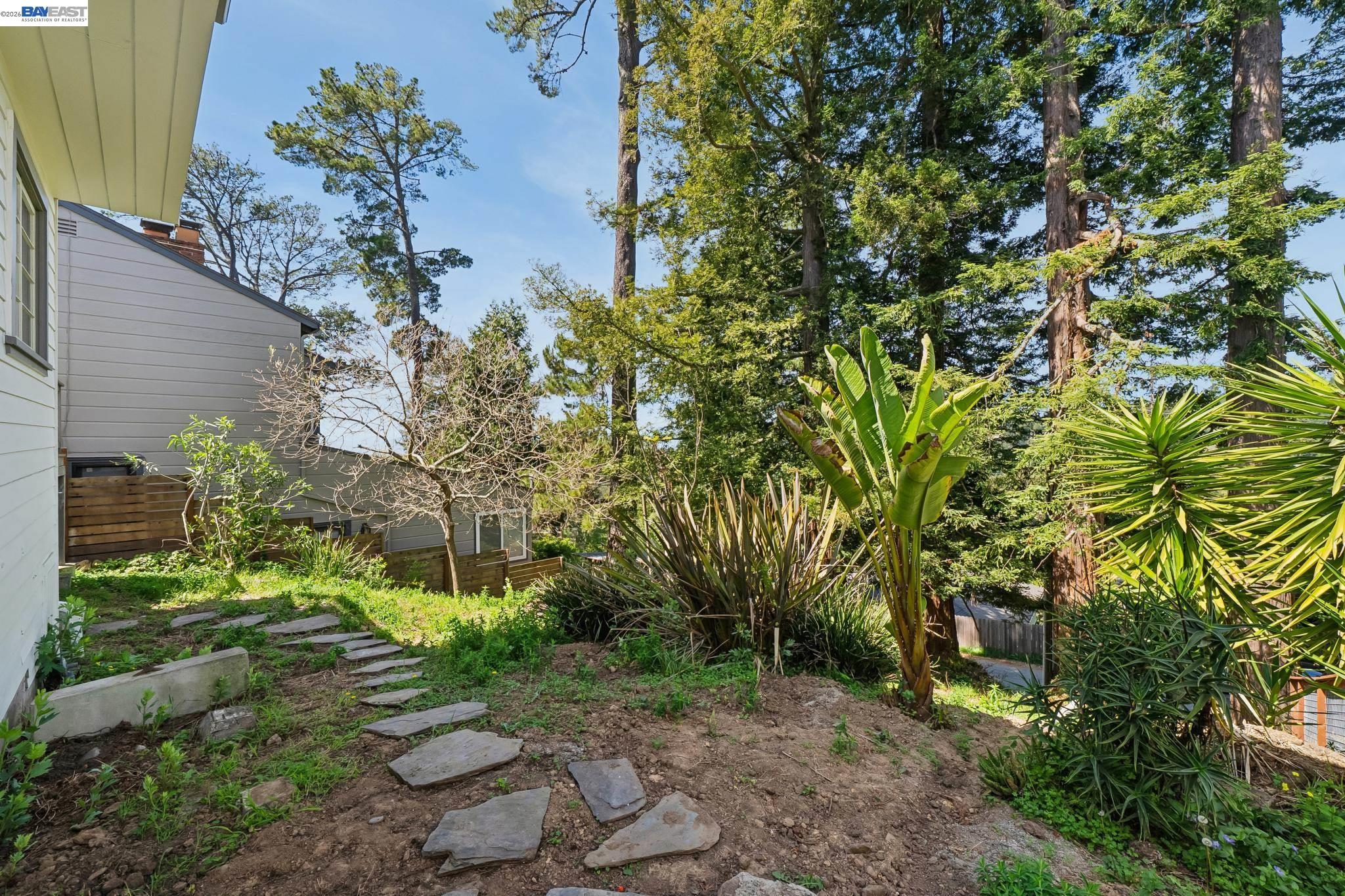 Detail Gallery Image 56 of 60 For 39 Chatsworth Ct, Oakland,  CA 94611 - 4 Beds | 2 Baths