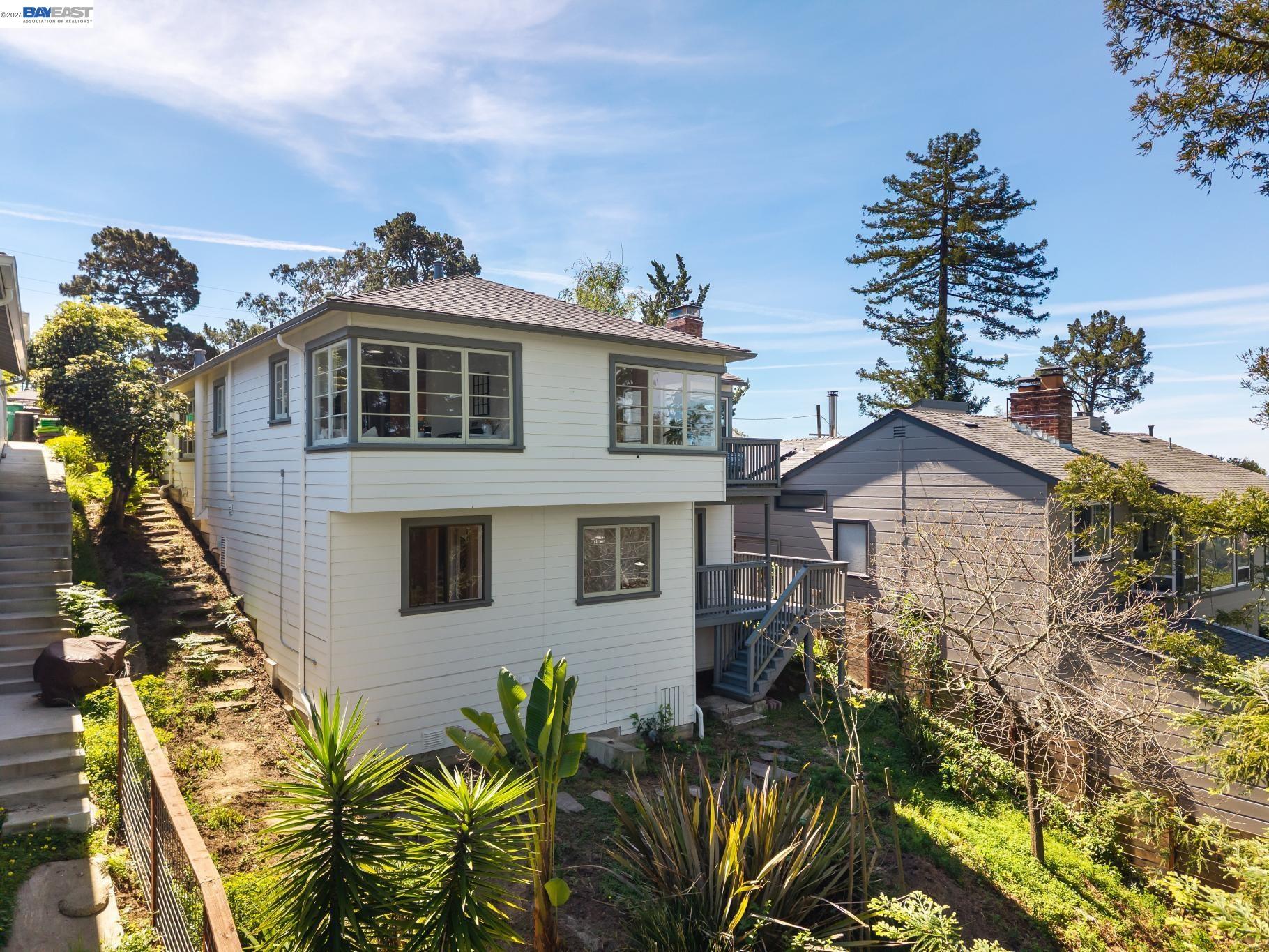 Detail Gallery Image 57 of 60 For 39 Chatsworth Ct, Oakland,  CA 94611 - 4 Beds | 2 Baths