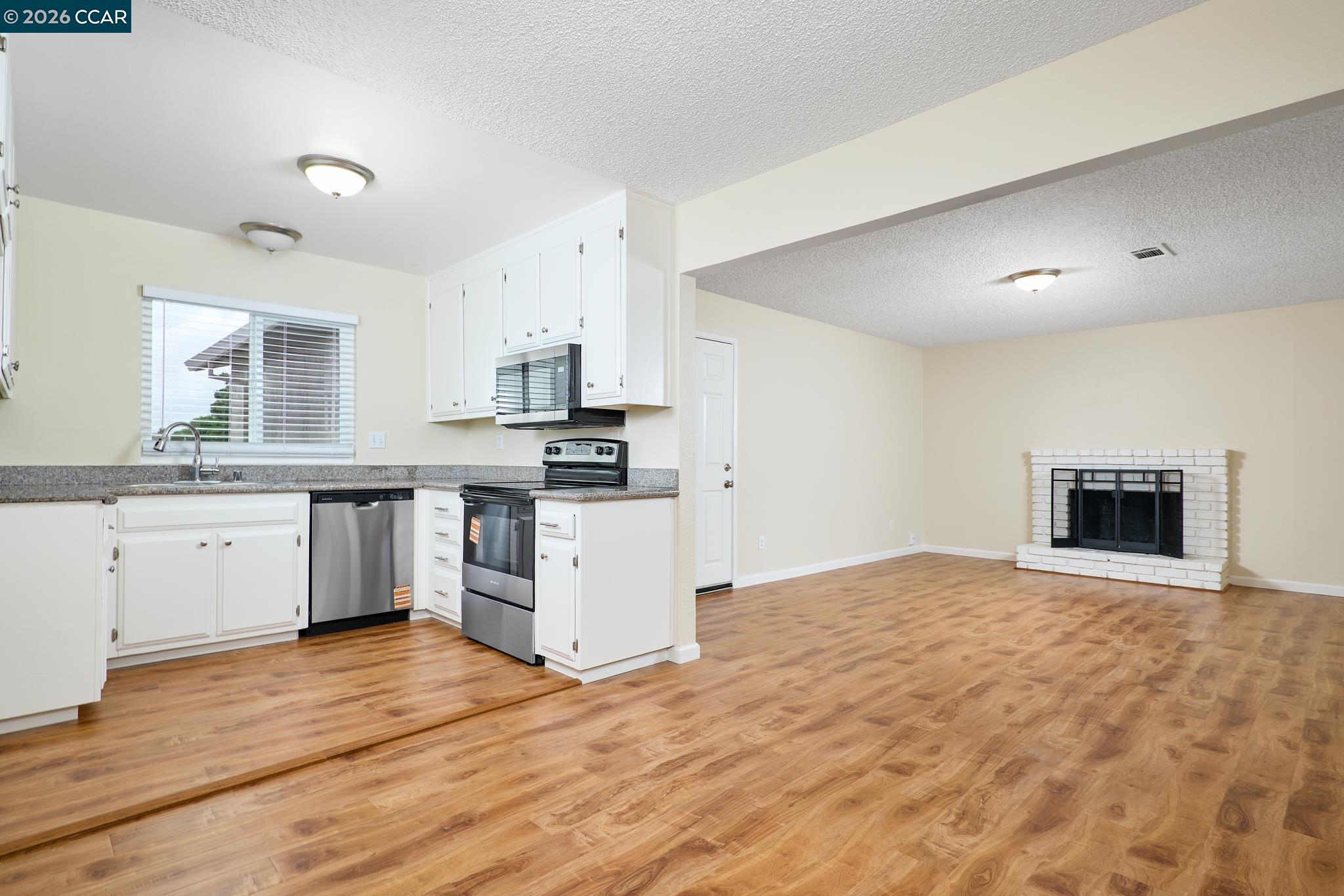 Detail Gallery Image 3 of 22 For 701 Shannon Dr, Suisun City,  CA 94585 - 4 Beds | 2 Baths