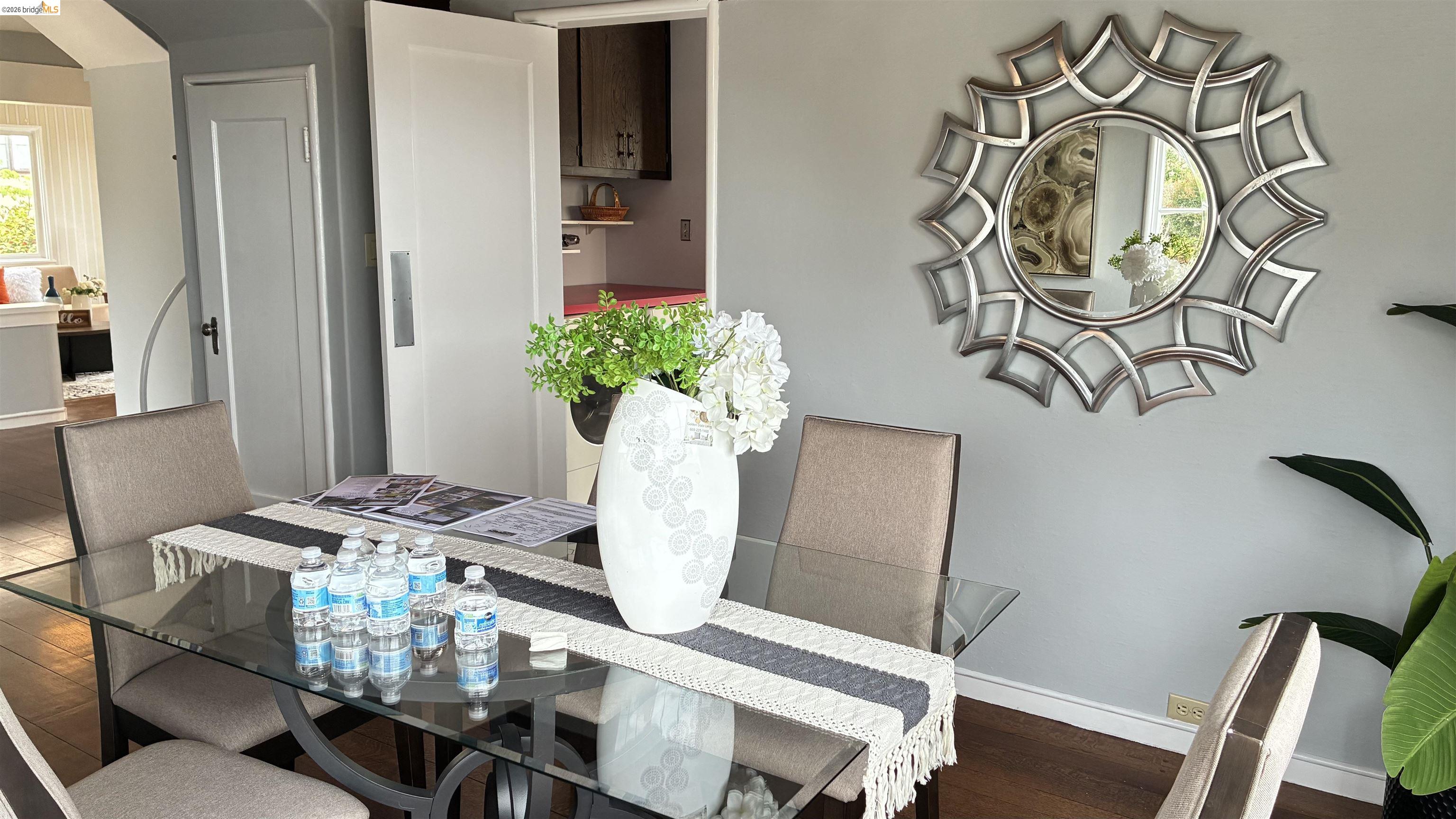 Detail Gallery Image 15 of 42 For 135 Alta Rd, Oakland,  CA 94618 - 3 Beds | 3 Baths