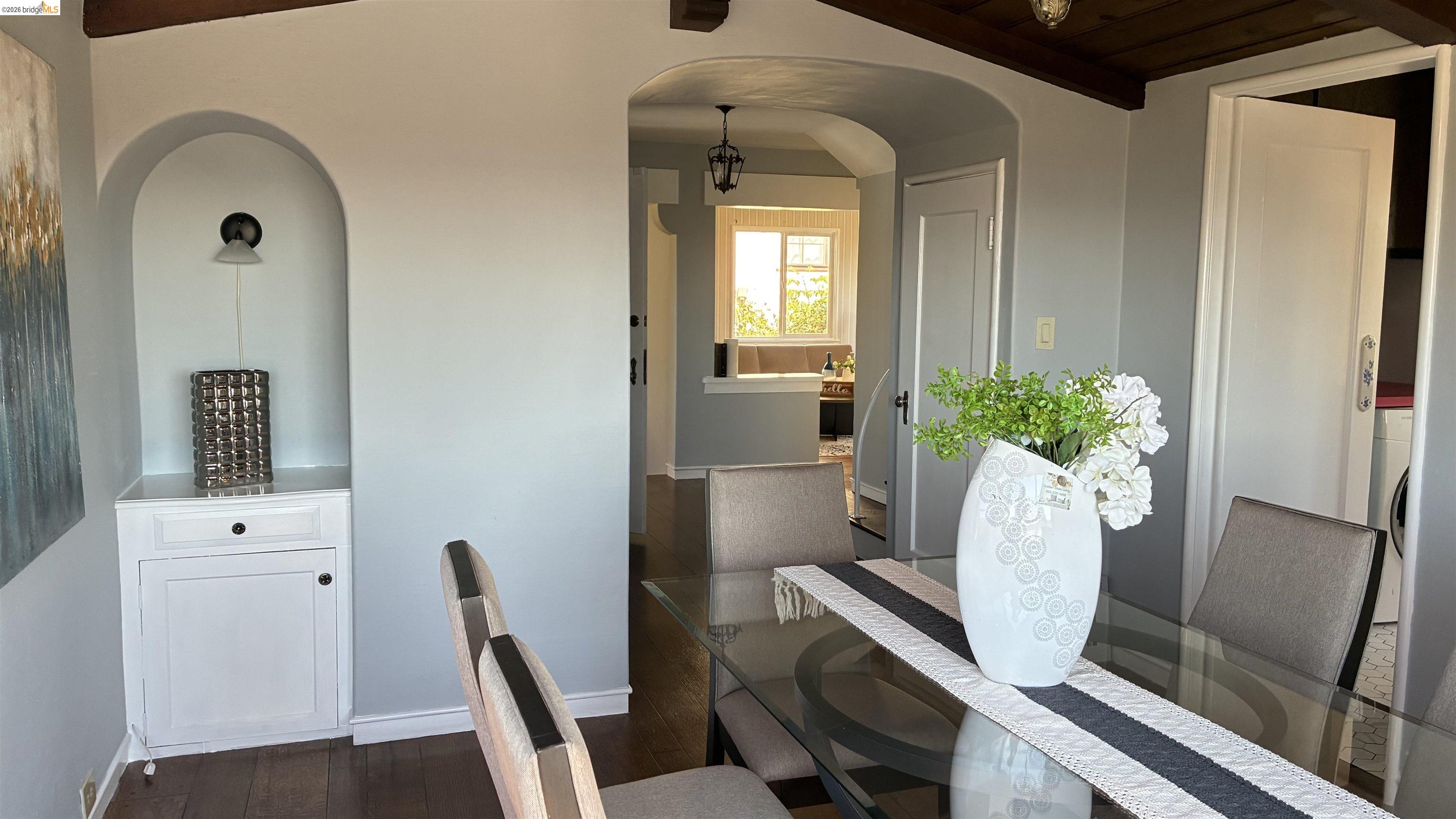 Detail Gallery Image 16 of 42 For 135 Alta Rd, Oakland,  CA 94618 - 3 Beds | 3 Baths