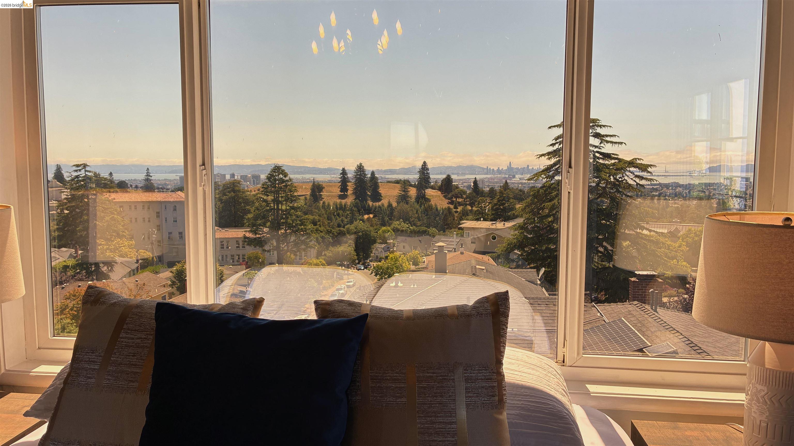 Detail Gallery Image 20 of 42 For 135 Alta Rd, Oakland,  CA 94618 - 3 Beds | 3 Baths