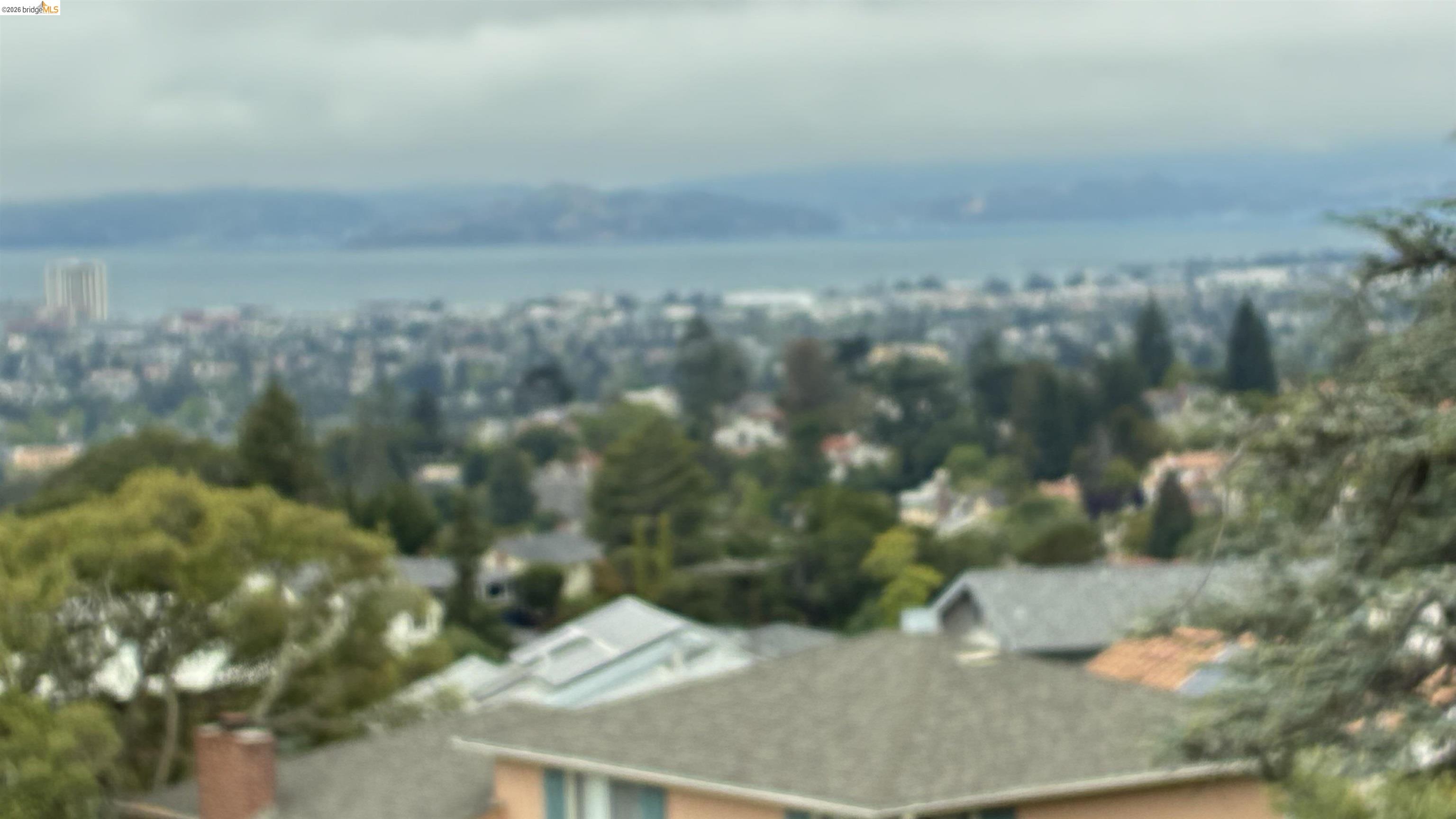 Detail Gallery Image 22 of 42 For 135 Alta Rd, Oakland,  CA 94618 - 3 Beds | 3 Baths