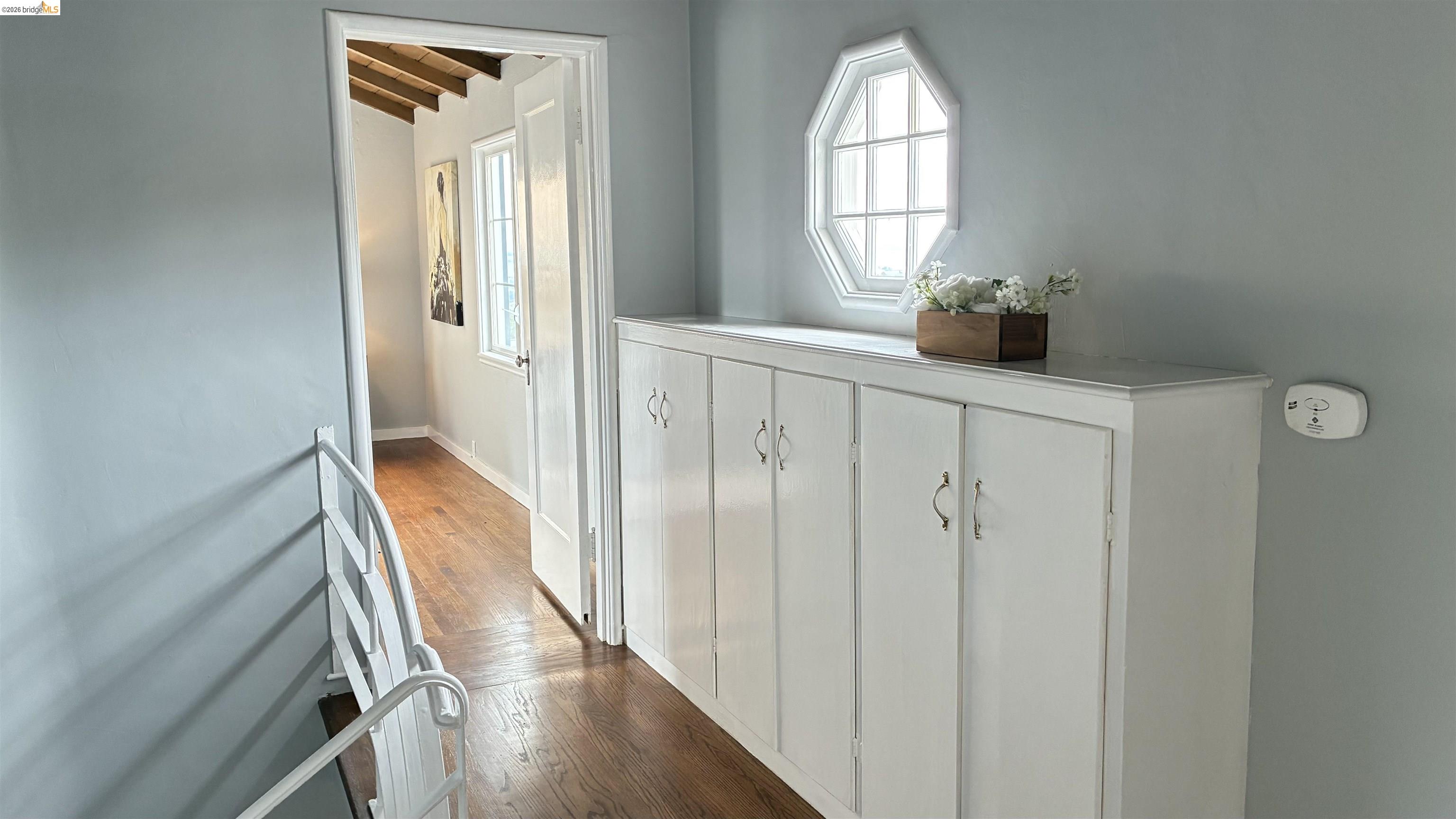 Detail Gallery Image 23 of 42 For 135 Alta Rd, Oakland,  CA 94618 - 3 Beds | 3 Baths