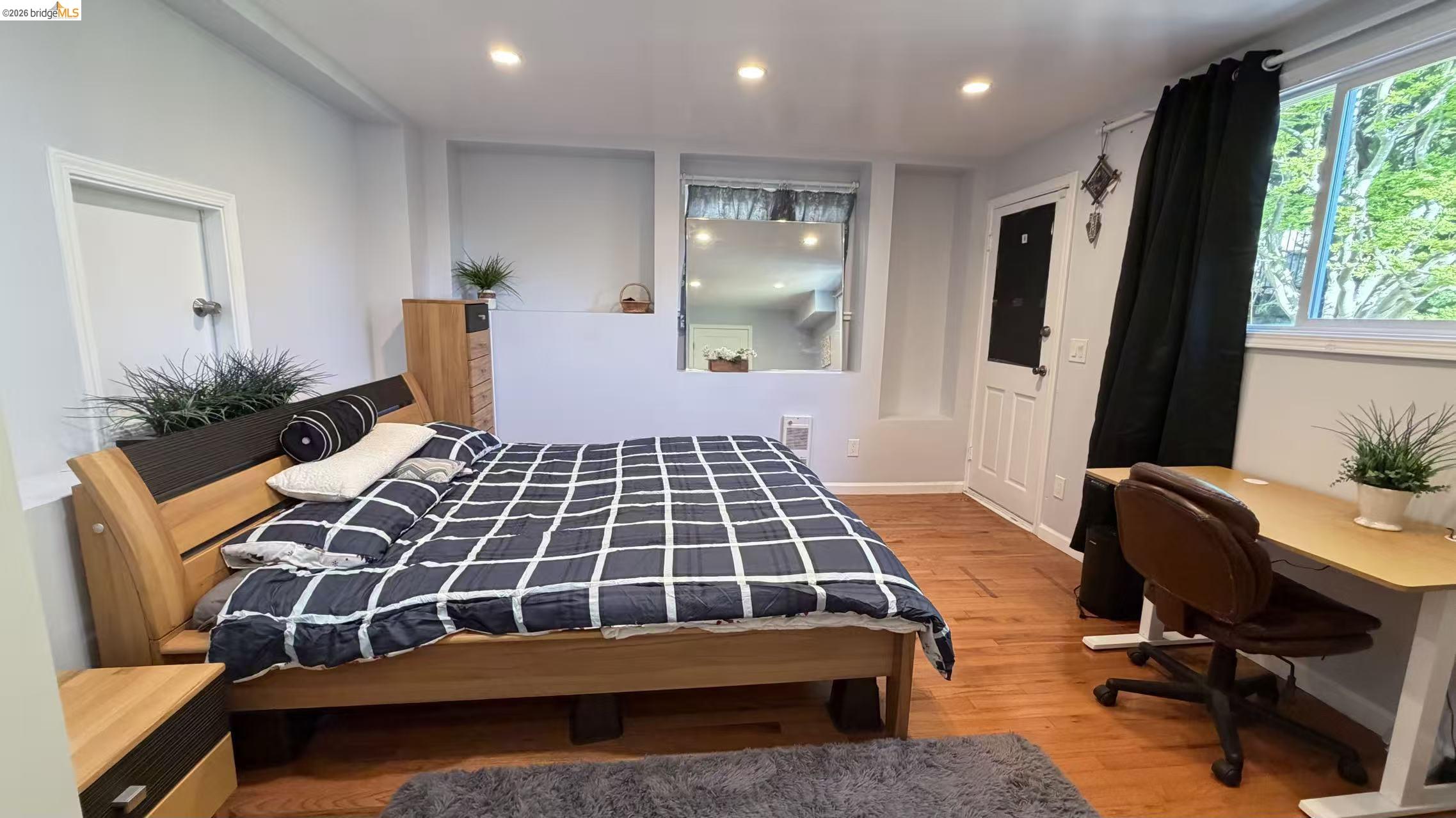 Detail Gallery Image 26 of 42 For 135 Alta Rd, Oakland,  CA 94618 - 3 Beds | 3 Baths