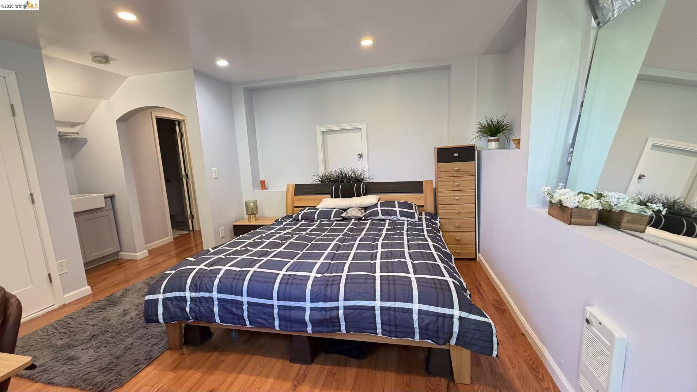 Detail Gallery Image 27 of 42 For 135 Alta Rd, Oakland,  CA 94618 - 3 Beds | 3 Baths