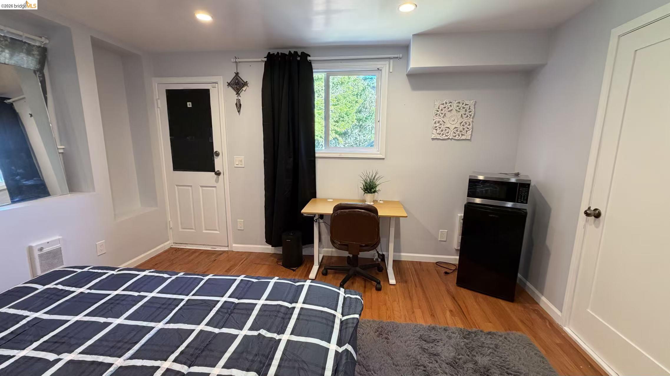 Detail Gallery Image 28 of 42 For 135 Alta Rd, Oakland,  CA 94618 - 3 Beds | 3 Baths