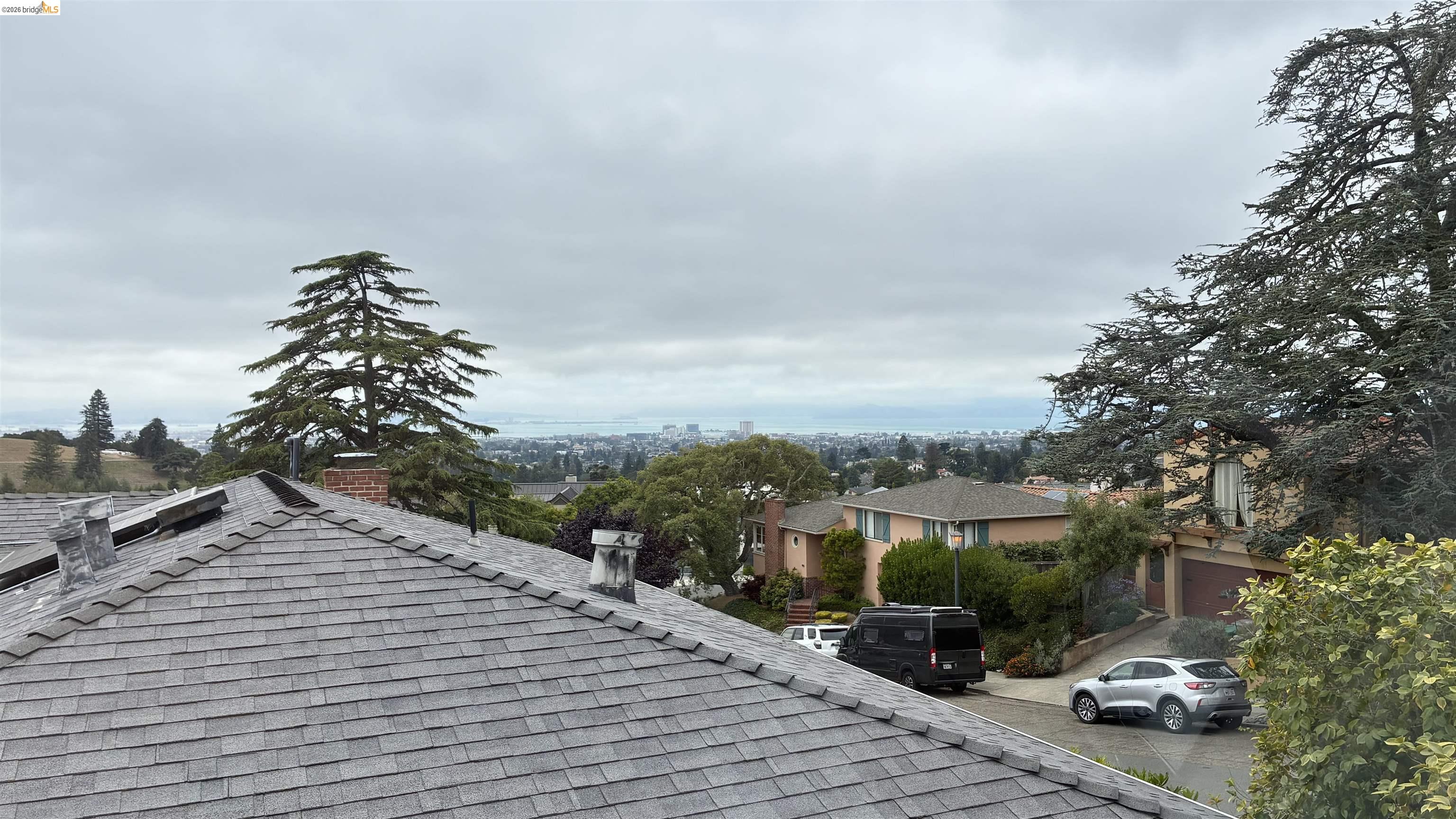 Detail Gallery Image 32 of 42 For 135 Alta Rd, Oakland,  CA 94618 - 3 Beds | 3 Baths