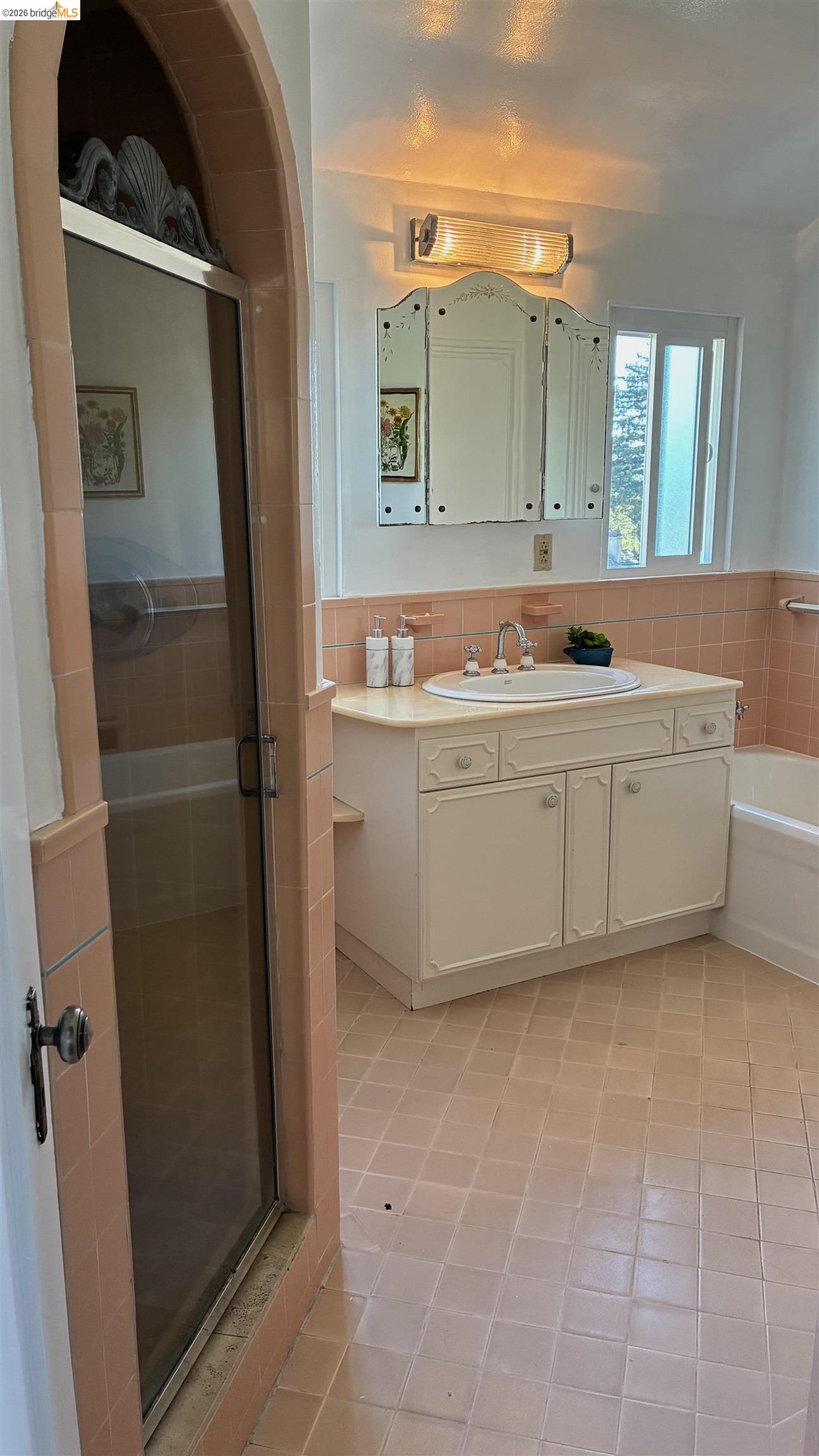 Detail Gallery Image 39 of 42 For 135 Alta Rd, Oakland,  CA 94618 - 3 Beds | 3 Baths