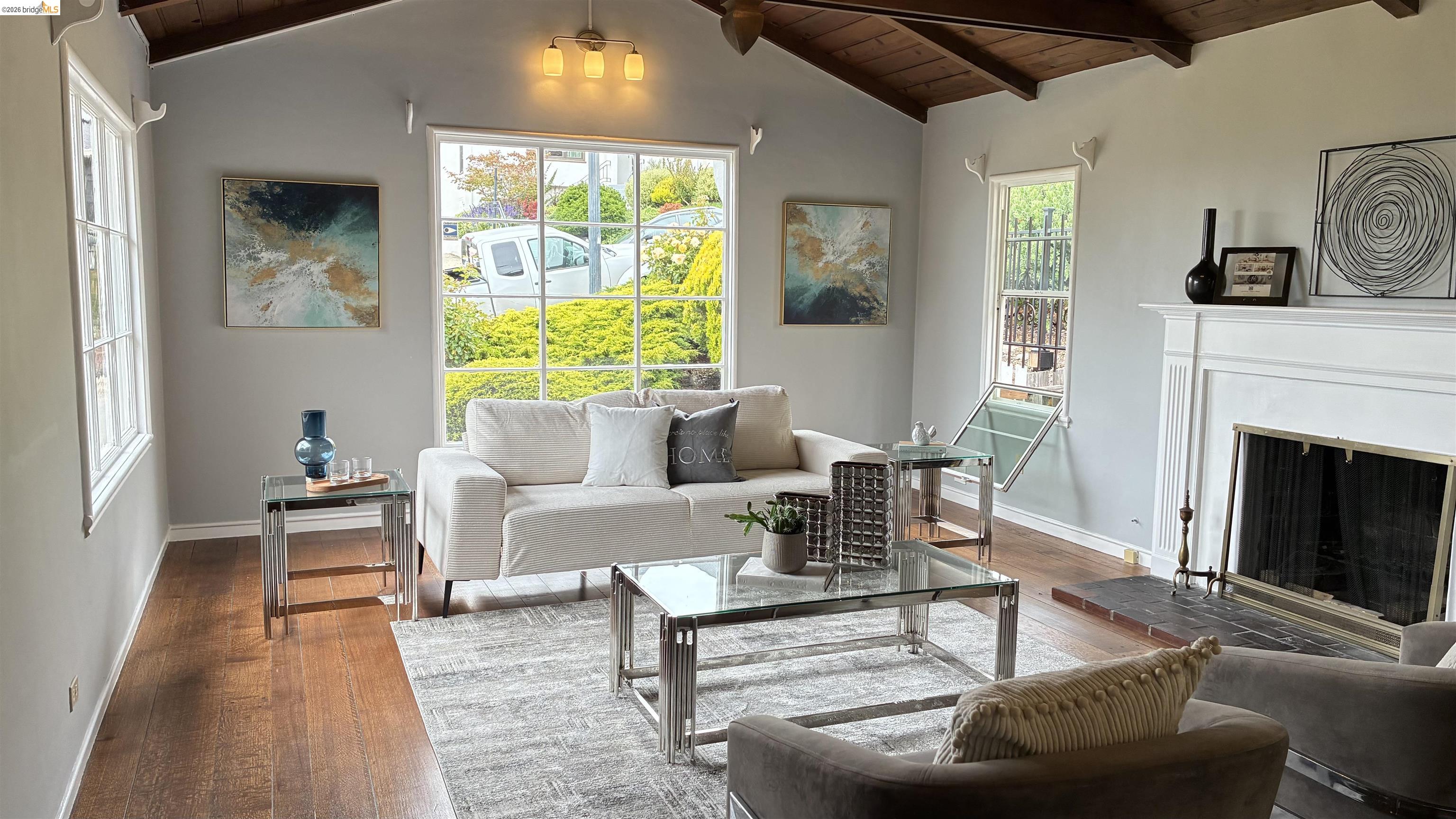 Detail Gallery Image 7 of 42 For 135 Alta Rd, Oakland,  CA 94618 - 3 Beds | 3 Baths