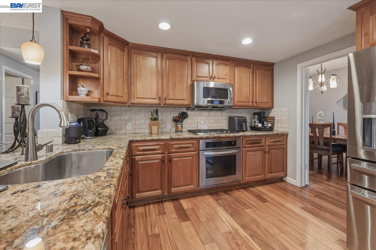 Detail Gallery Image 11 of 60 For 466 Crystalline Dr, Fremont,  CA 94539 - 4 Beds | 3 Baths