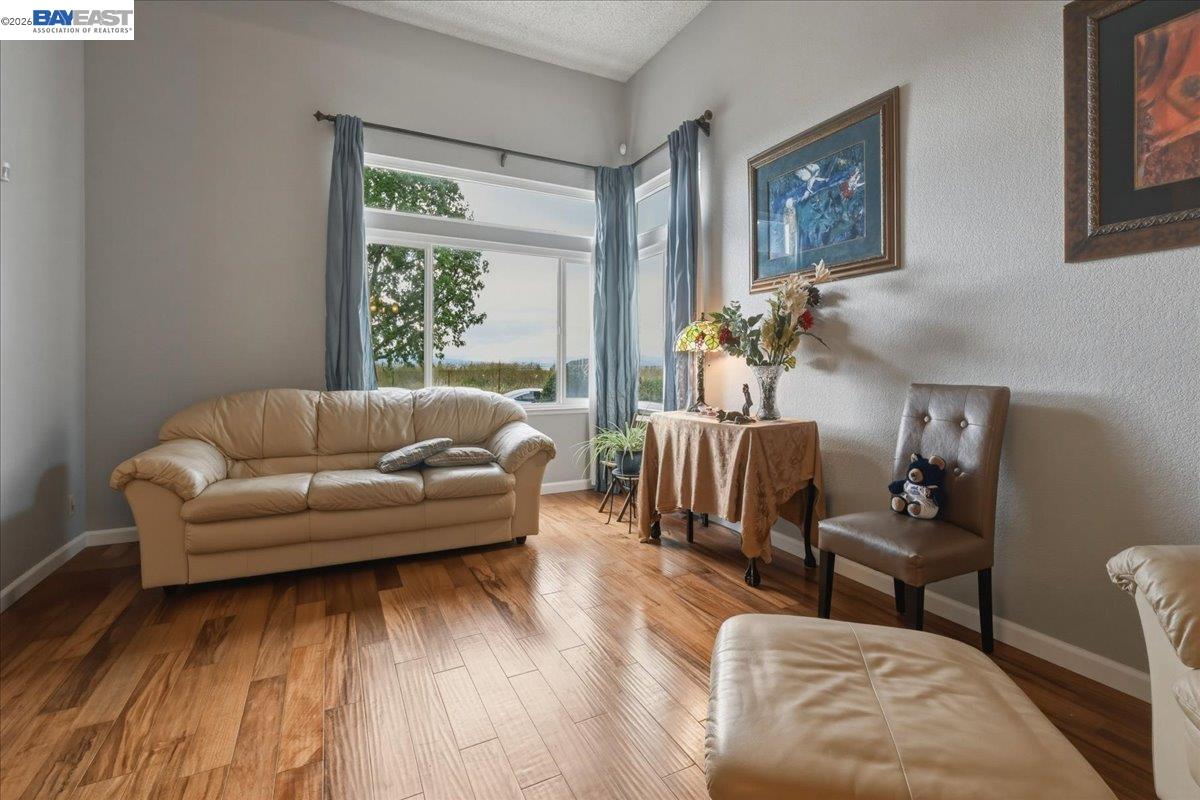 Detail Gallery Image 6 of 60 For 466 Crystalline Dr, Fremont,  CA 94539 - 4 Beds | 3 Baths