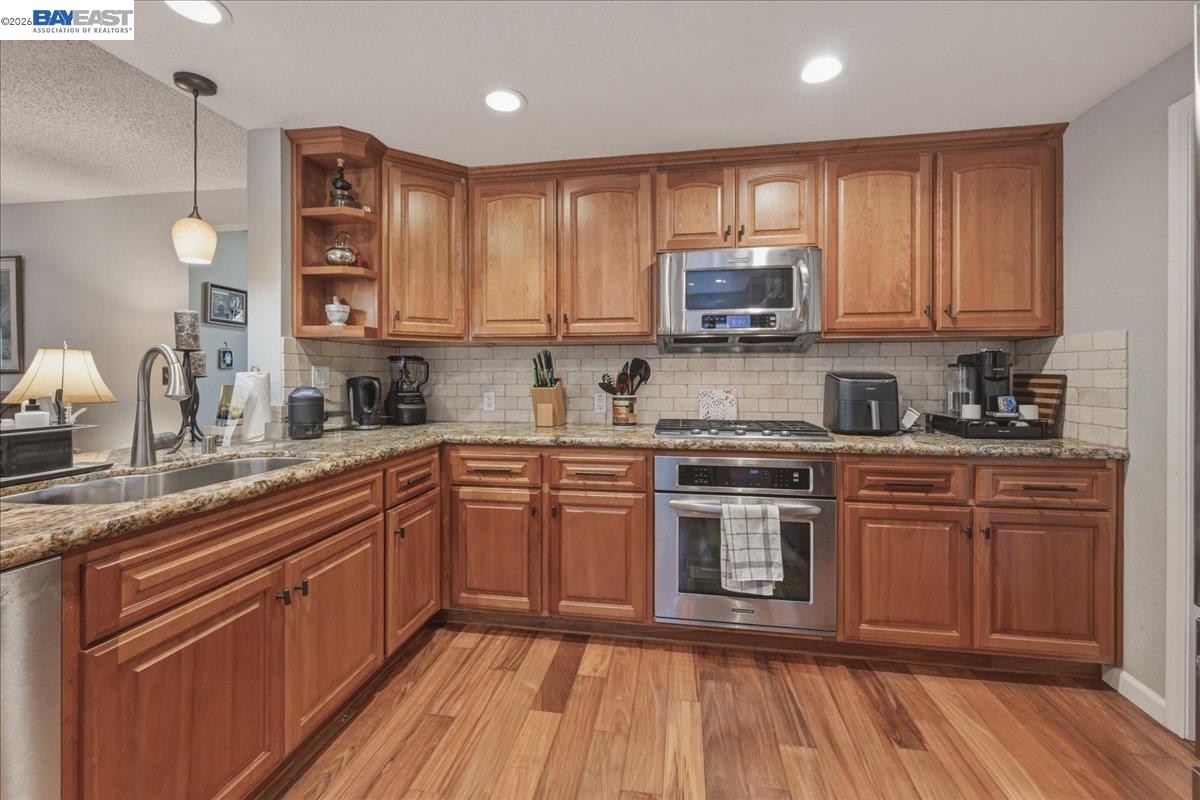 Detail Gallery Image 8 of 60 For 466 Crystalline Dr, Fremont,  CA 94539 - 4 Beds | 3 Baths