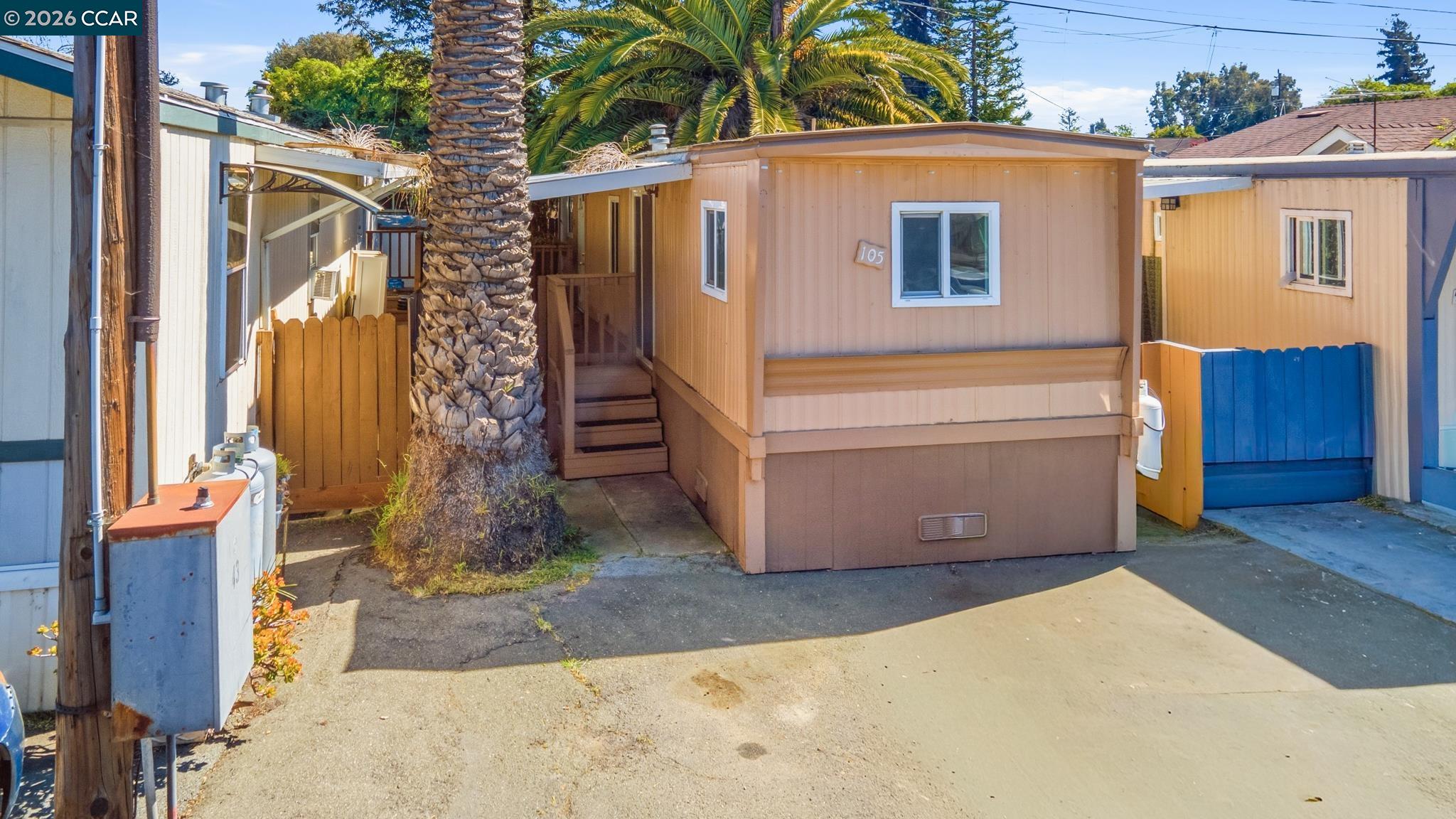 Detail Gallery Image 2 of 29 For 2399 E 14th St #105,  San Leandro,  CA 94577 - 1 Beds | 1 Baths