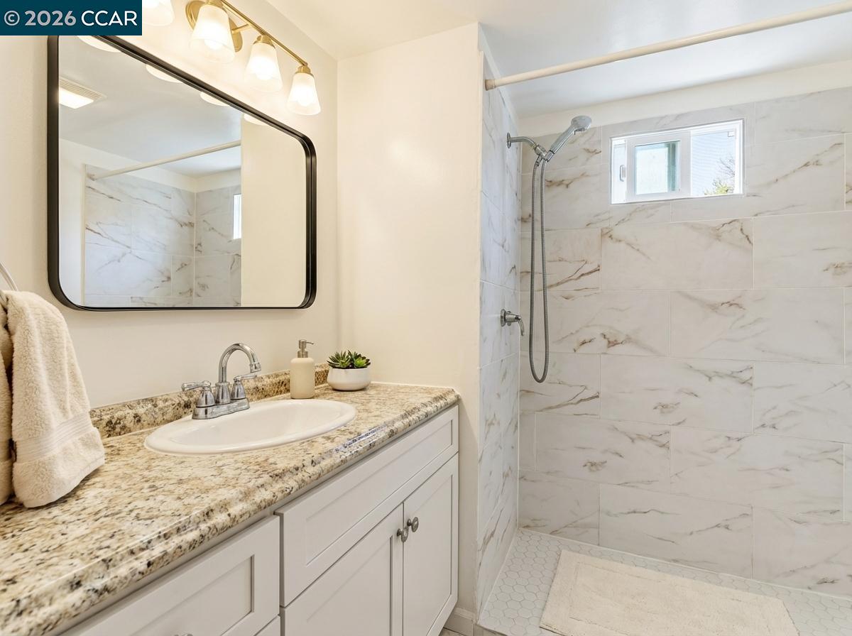 Detail Gallery Image 12 of 29 For 2399 E 14th St #105,  San Leandro,  CA 94577 - 1 Beds | 1 Baths