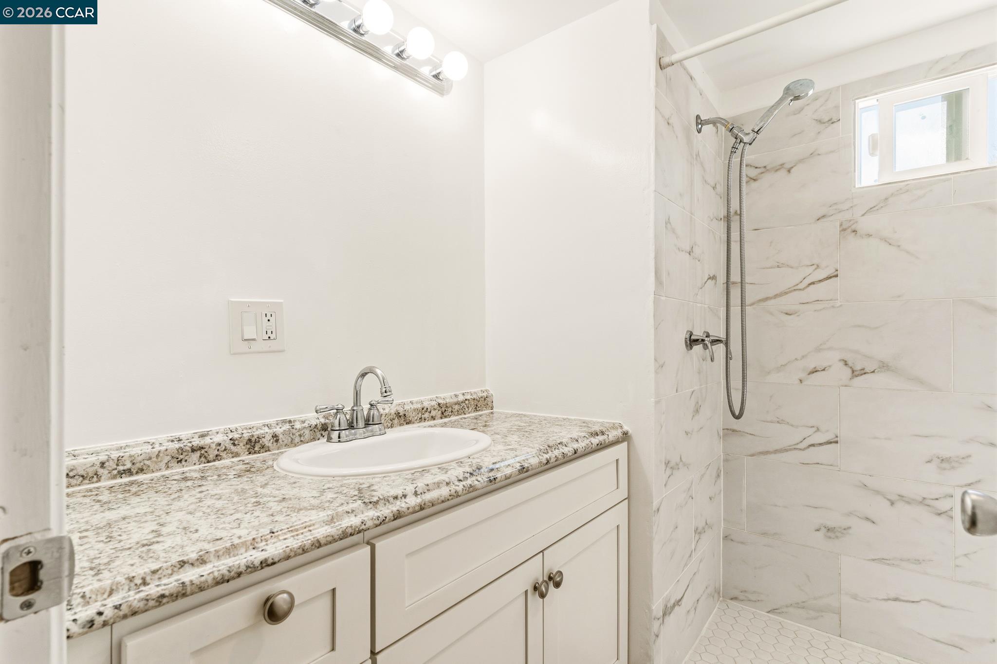 Detail Gallery Image 13 of 29 For 2399 E 14th St #105,  San Leandro,  CA 94577 - 1 Beds | 1 Baths