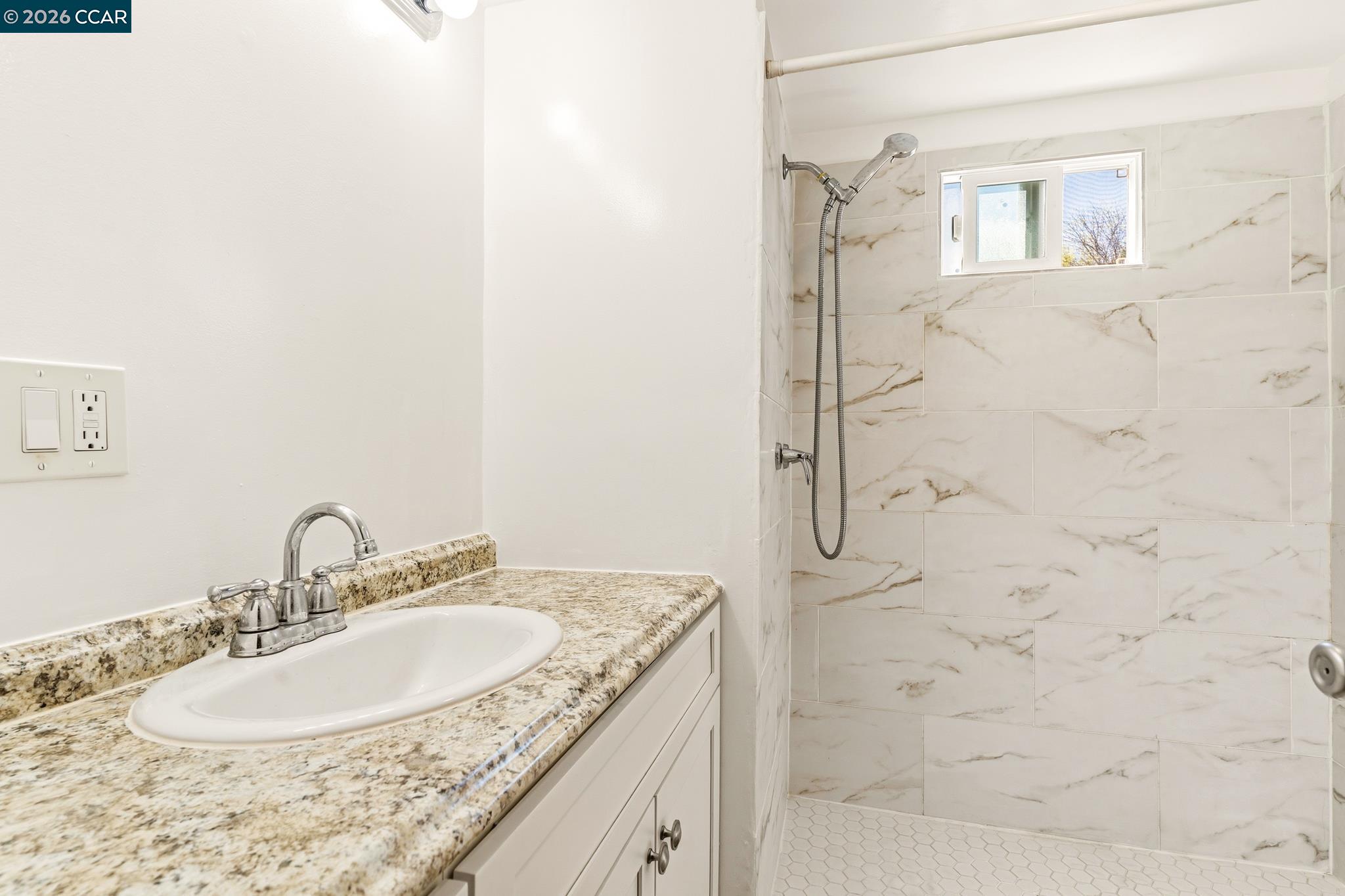 Detail Gallery Image 14 of 29 For 2399 E 14th St #105,  San Leandro,  CA 94577 - 1 Beds | 1 Baths